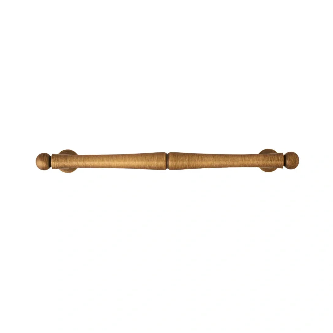 Mantara Giselle Handle B-0069 is a modern brushed brass handle in bronze, ideal for cupboards and kitchens.