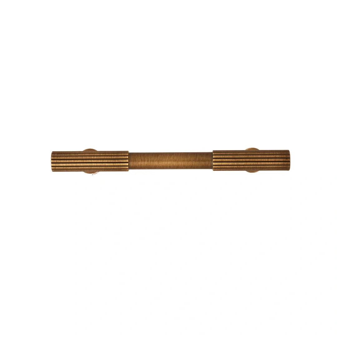 The Mantara B-0051 Oro Knob is a modern brass knob in polished gold and bronze, perfect for doors, drawers, and cabinets.