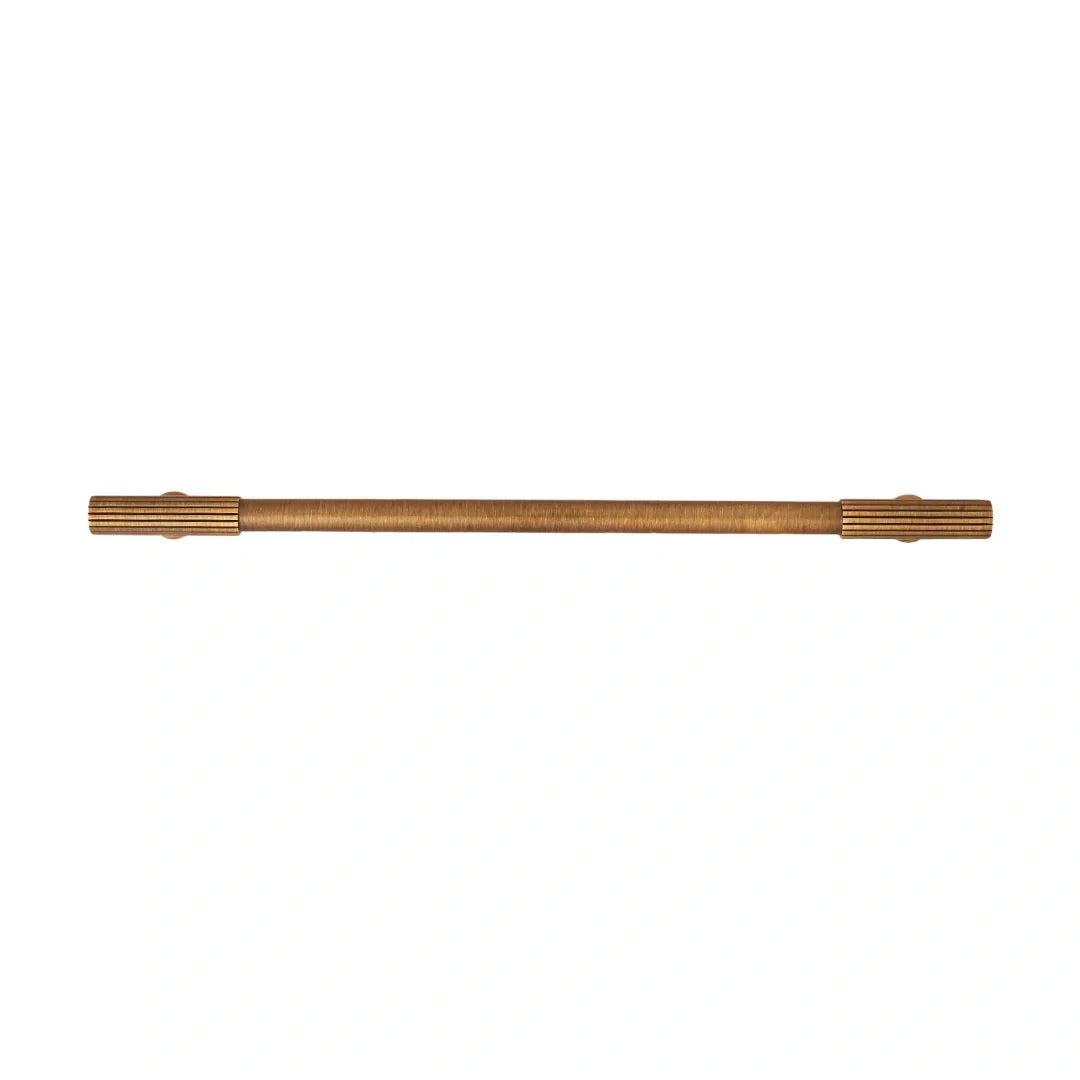 The Mantara B-0051 Oro Knob is a modern brass knob in polished gold and bronze, perfect for doors, drawers, and cabinets.