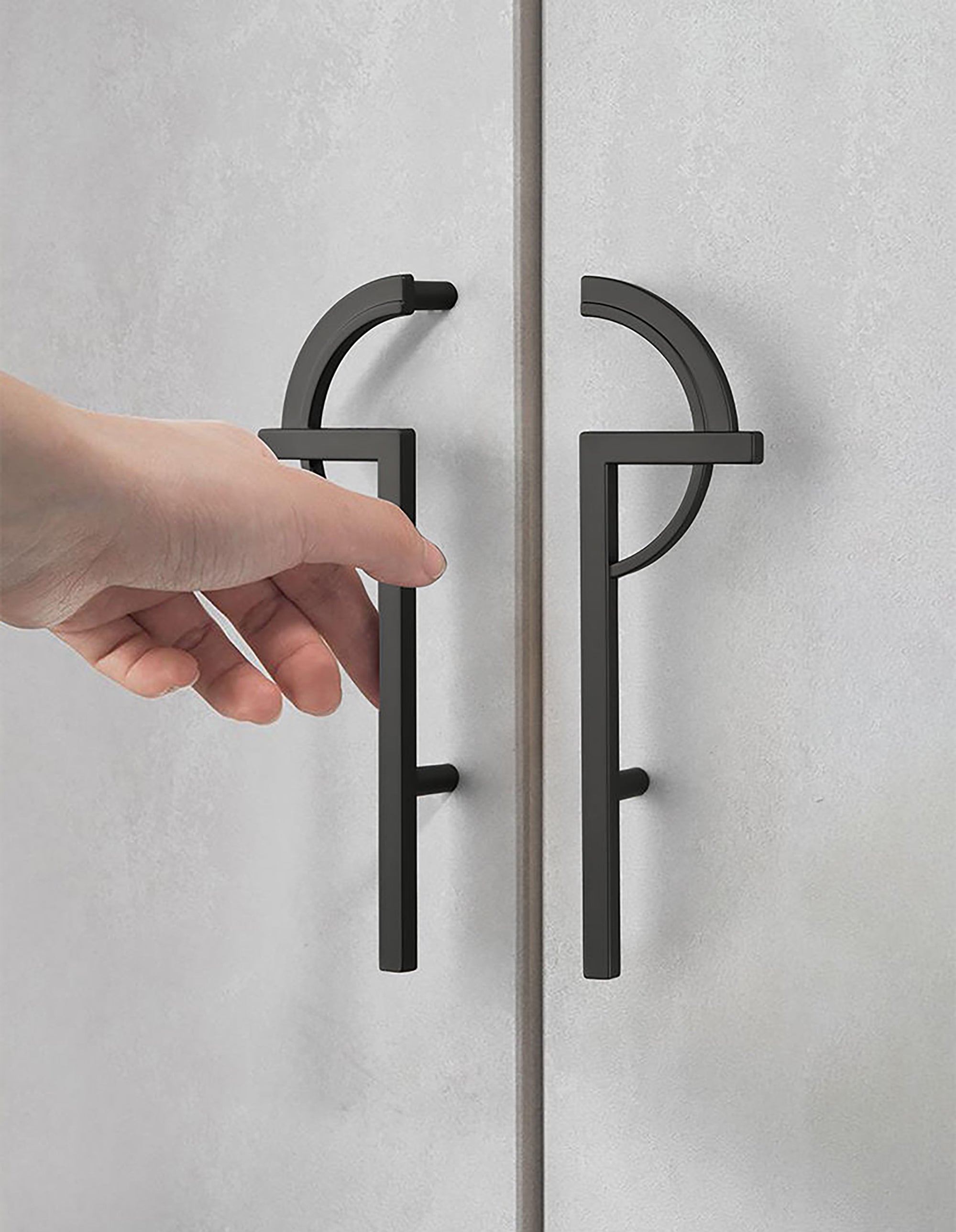 Mantara Contour Handle Pair Z-0008 is a modern zinc alloy handle in matte black ideal for doors and cupboards.