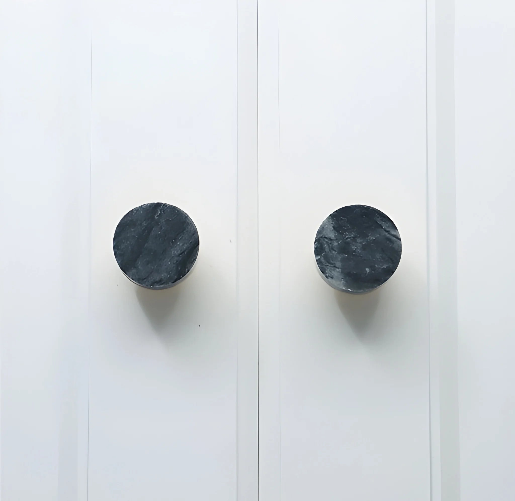 Marble and brass round knob in green finish by Mantara M-0003, Suitable for door knob, cabinet knob, Kitchen, Bathroom knob.