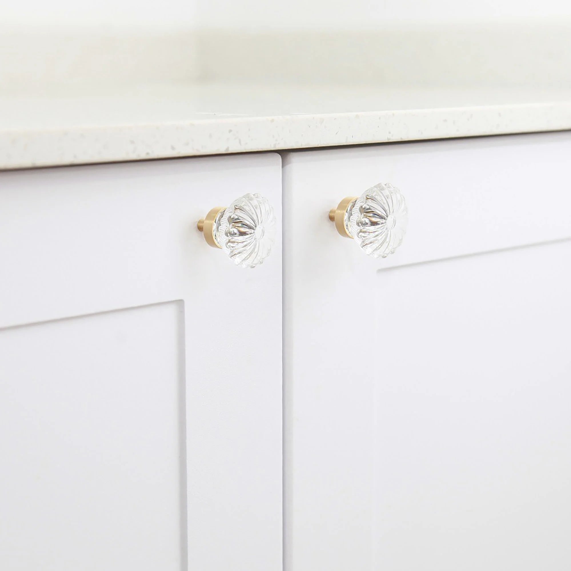 The Mantara C-0010 is a modern crystal knob in white/brass, ideal for kitchens, drawers, and cabinets.