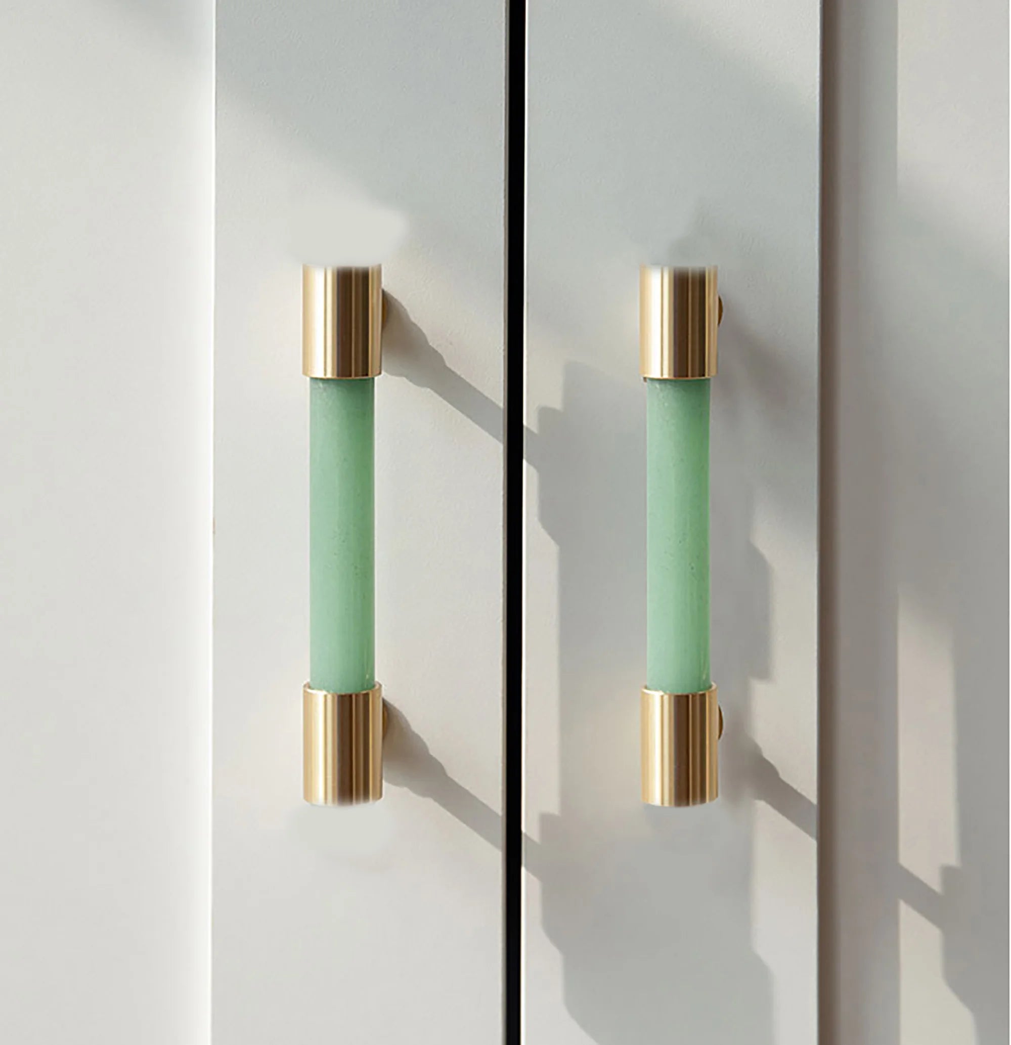 The Mantara C-0014-96 Haze Handle is a modern crystal and brass handle in green, ideal for cabinets and wardrobes.