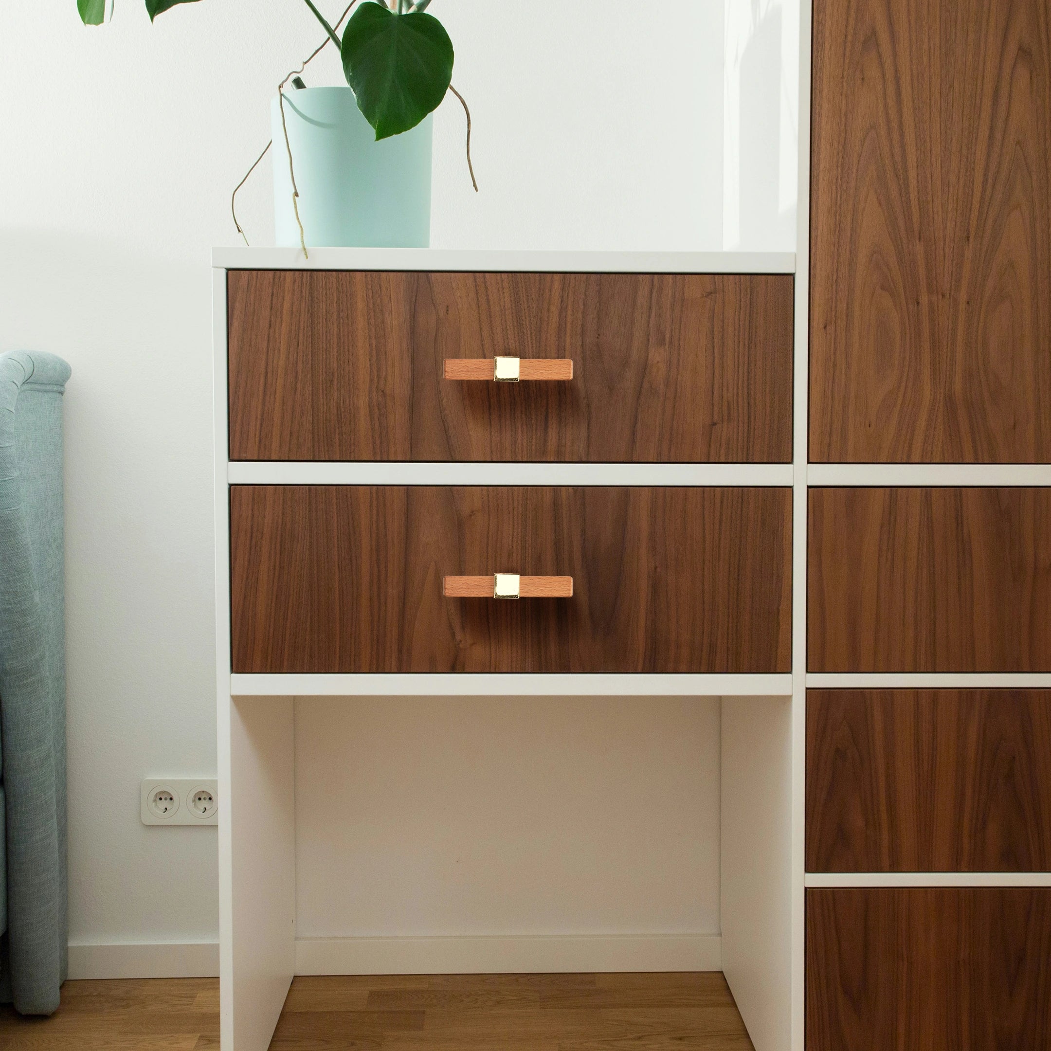 Mantara Lorien Handle W-0028 is a modern zinc and beech wood Tbar in Gold ideal for kitchen and dresser drawers.