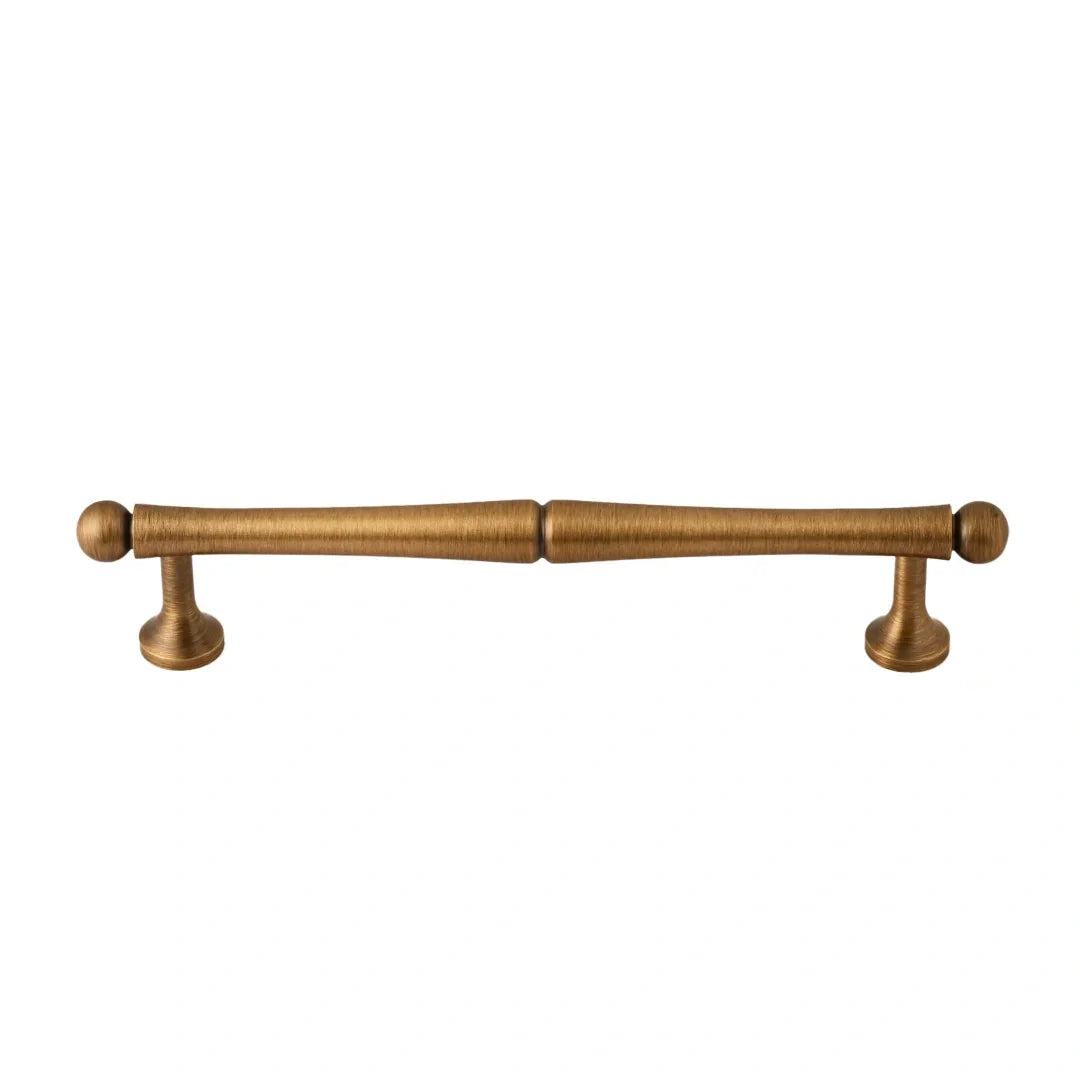 Mantara Giselle Handle B-0069 is a modern brushed brass handle in bronze, ideal for cupboards and kitchens.