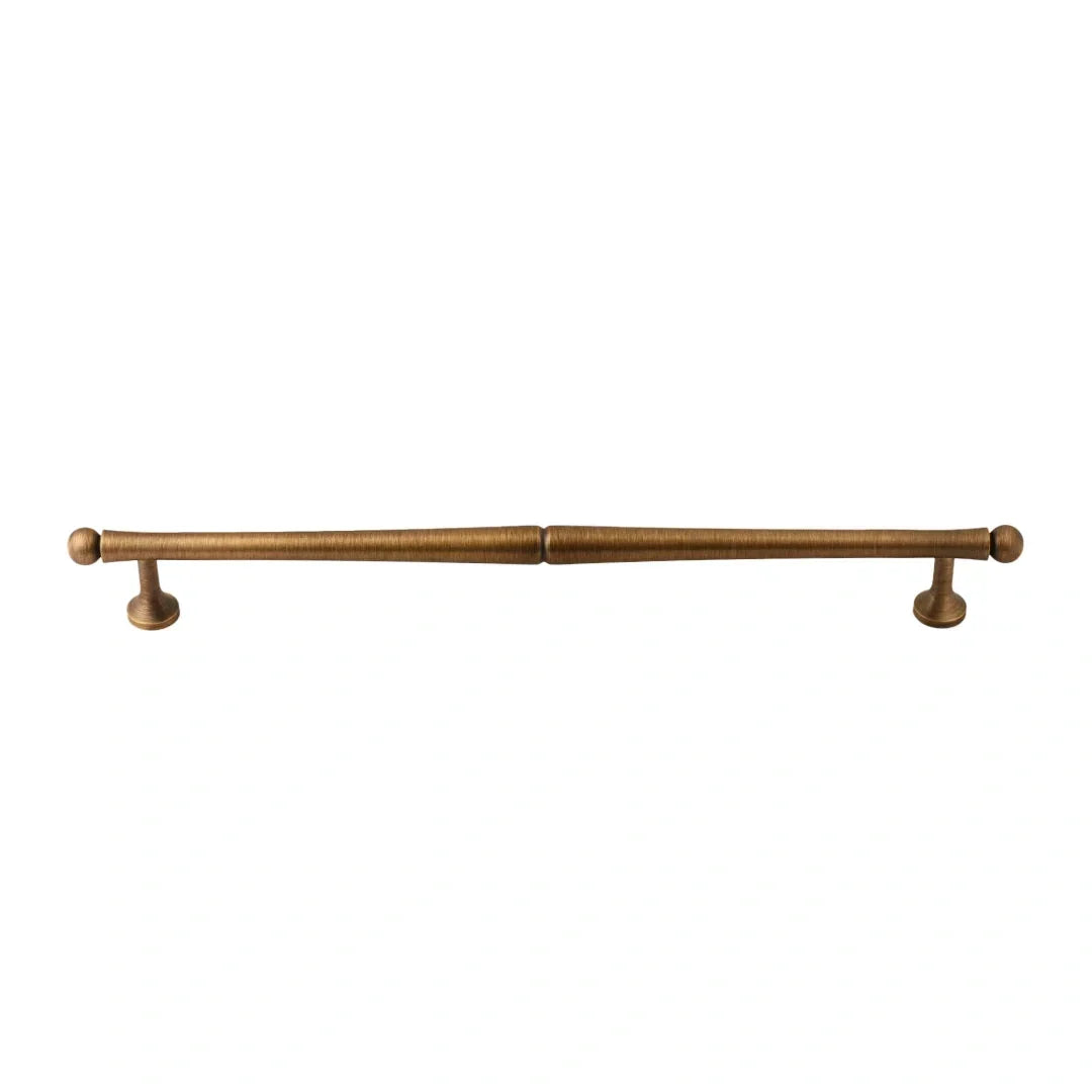 Mantara Giselle Handle B-0069 is a modern brushed brass handle in bronze, ideal for cupboards and kitchens.