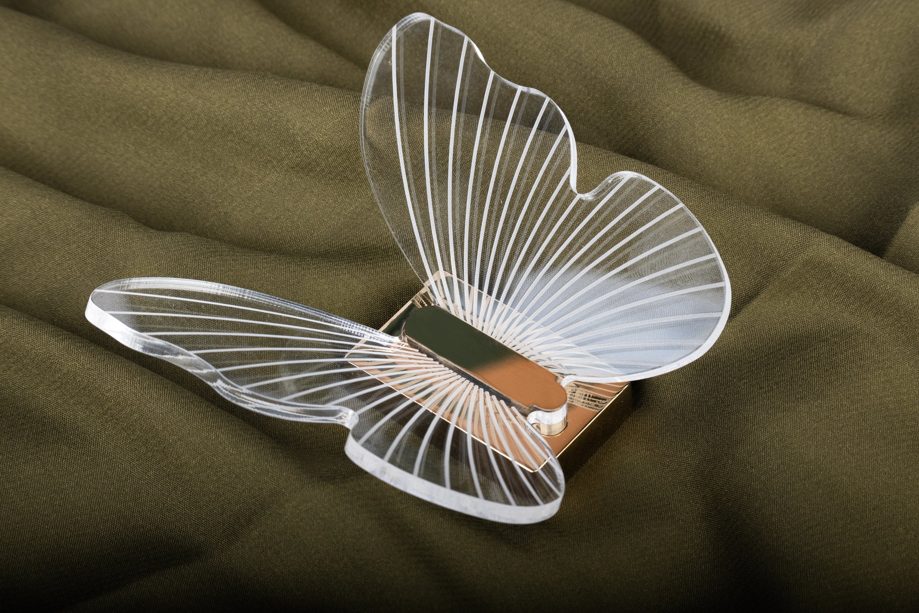 Mantara Papillon Hook Z-0031 is a modern white hook made of zinc alloy and acrylic with a matte finish, ideal for kitchen and dresser drawers.
