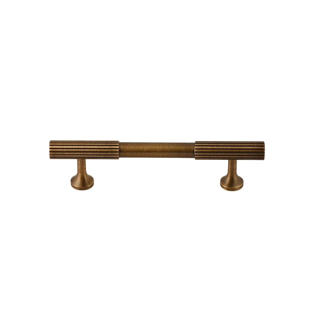 The Mantara B-0051 Oro Knob is a modern brass knob in polished gold and bronze, perfect for doors, drawers, and cabinets.