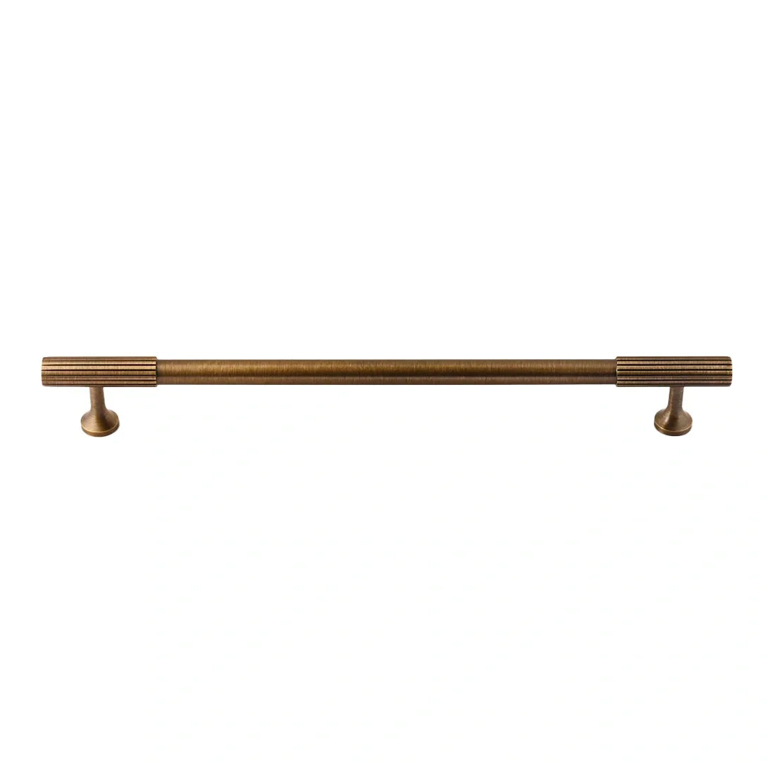 The Mantara B-0051 Oro Knob is a modern brass knob in polished gold and bronze, perfect for doors, drawers, and cabinets.