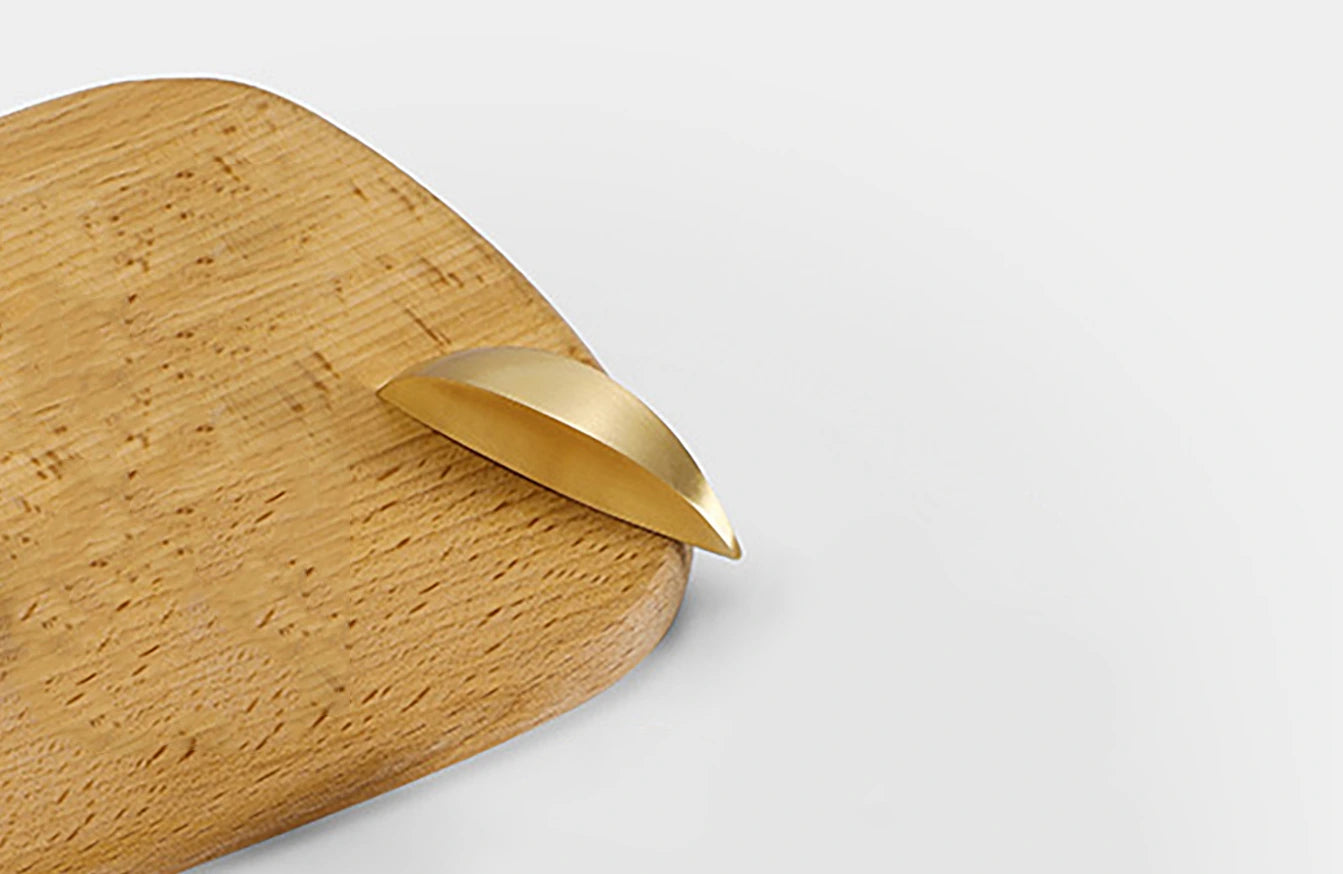 Round crystal and brass cabinet knob B-0024. Elegant hardware for drawers and wardrobe doors by MANTARA