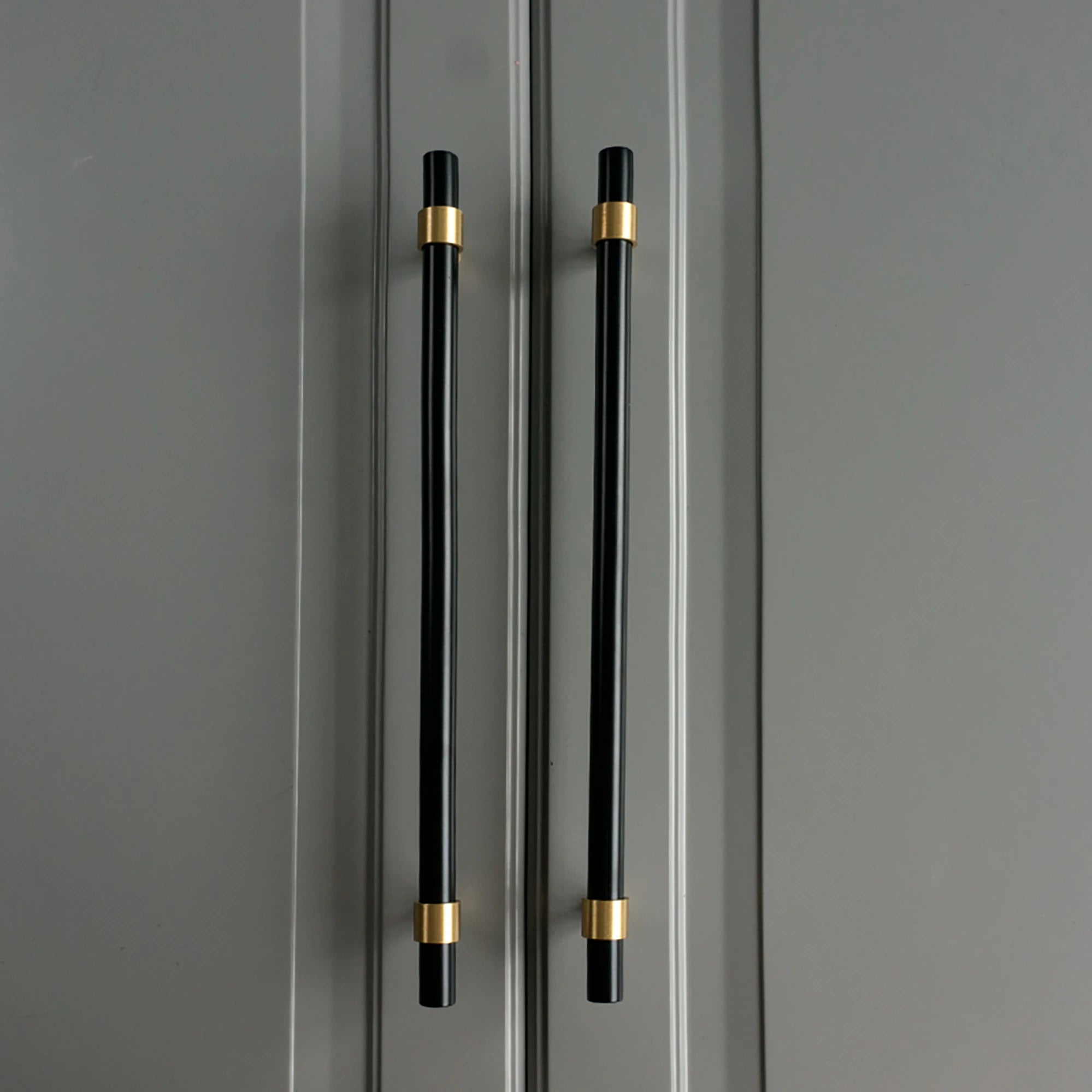 B‑0056 Mirabella solid brass cabinet pull handle, brushed silver/brass finish, sizes 50 mm, 136 mm, 170 mm, 200 mm & 270 mm, for kitchen drawers & wardrobes by Mantara.