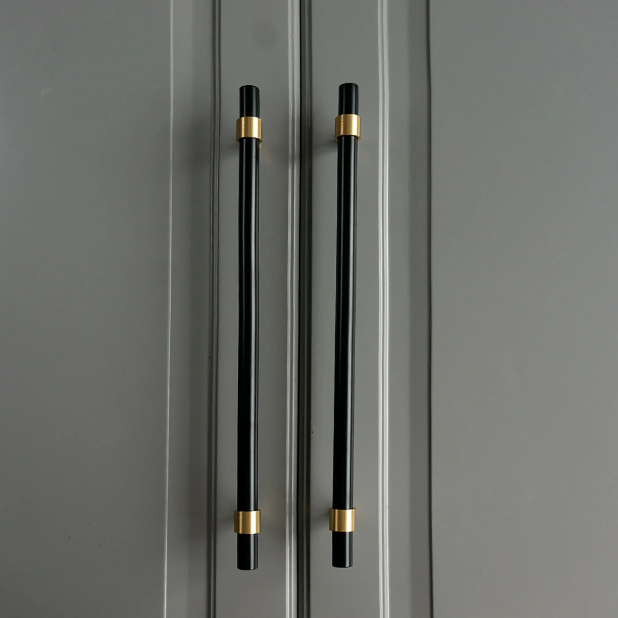 Mantara Mirabella Handle B-0056 is a modern brushed black handle, ideal for cabinets, wardrobes, and kitchens.