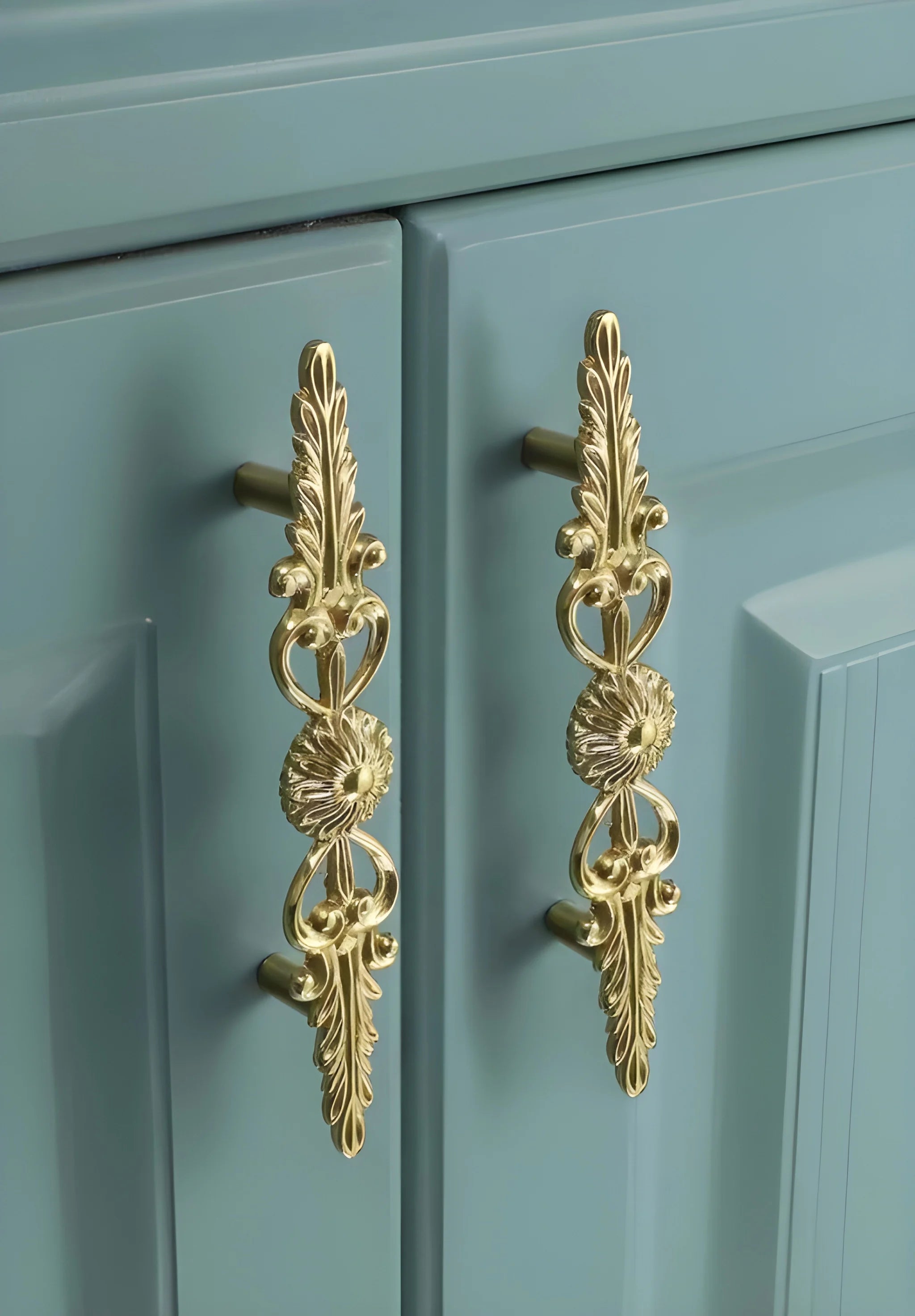 Mantara Daisy Handle B-0087 is a modern brass handle in gold, ideal for drawers, cabinets, wardrobes, and main doors.
