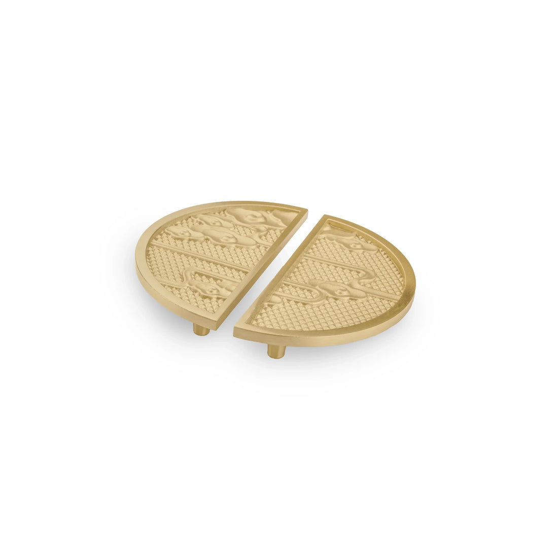 The Mantara B-0030 Shan Shui Handle (M) is a modern brass handle in brushed gold, ideal for wardrobes, doors, cupboards, and cabinets.