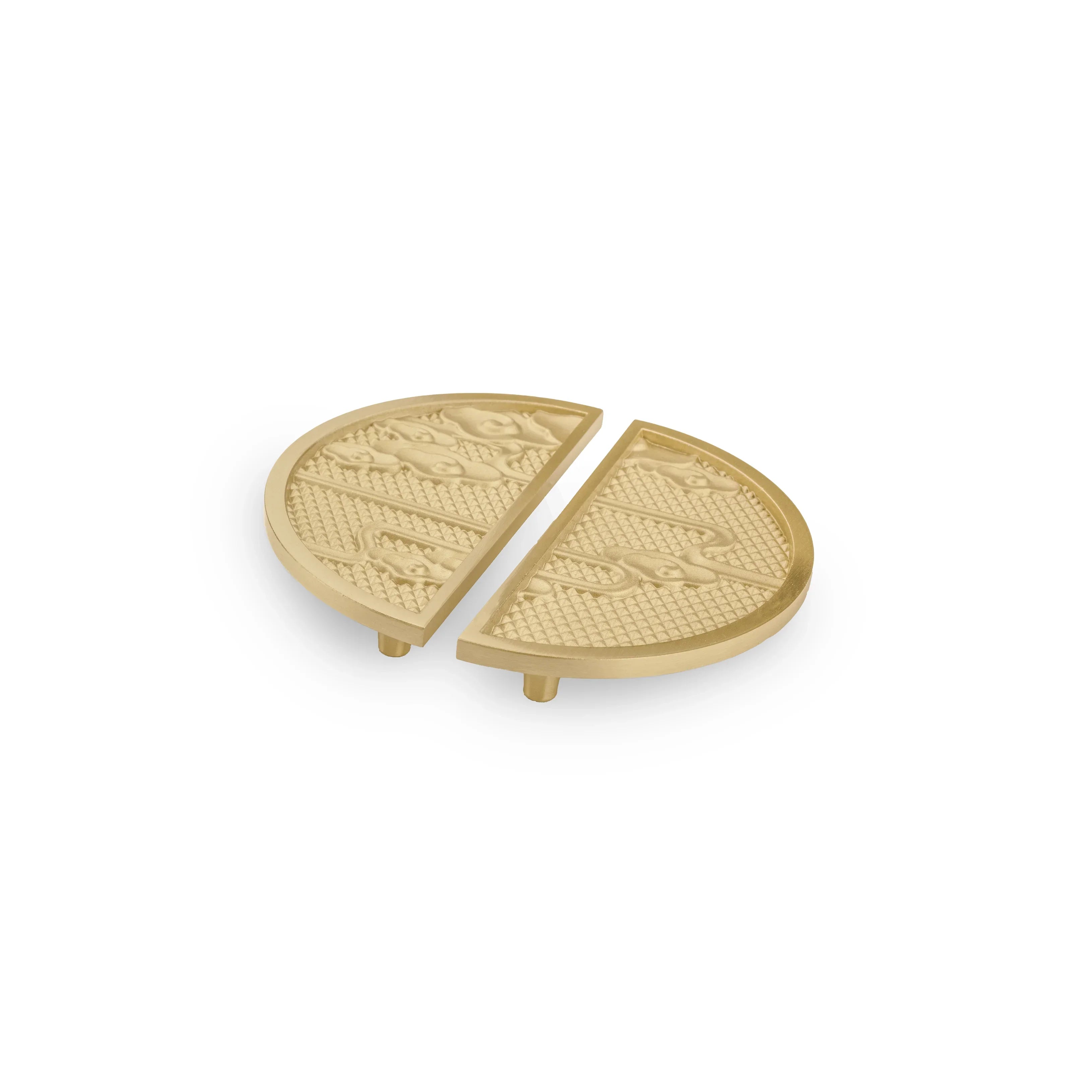 The Mantara B-0030 Shan Shui Handle (M) is a modern brass handle in brushed gold, ideal for wardrobes, doors, cupboards, and cabinets.