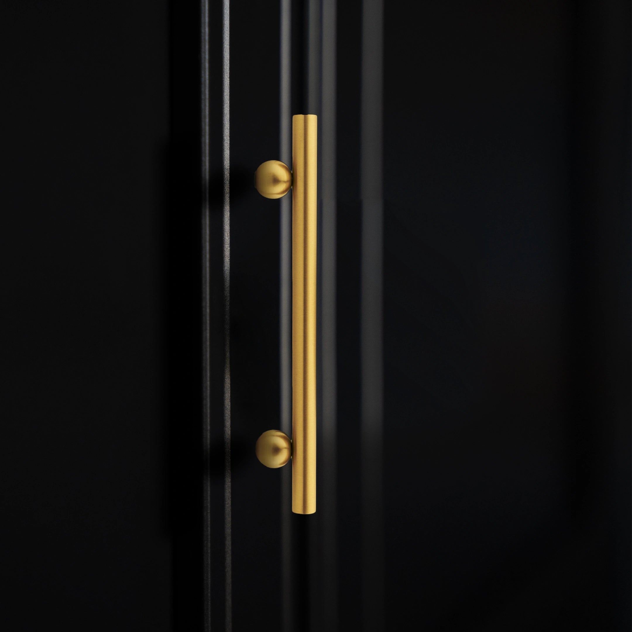 Mantara Elowen Handle B-0057 is a modern brushed brass handle in gold, ideal for cabinets, wardrobes, and kitchens.
