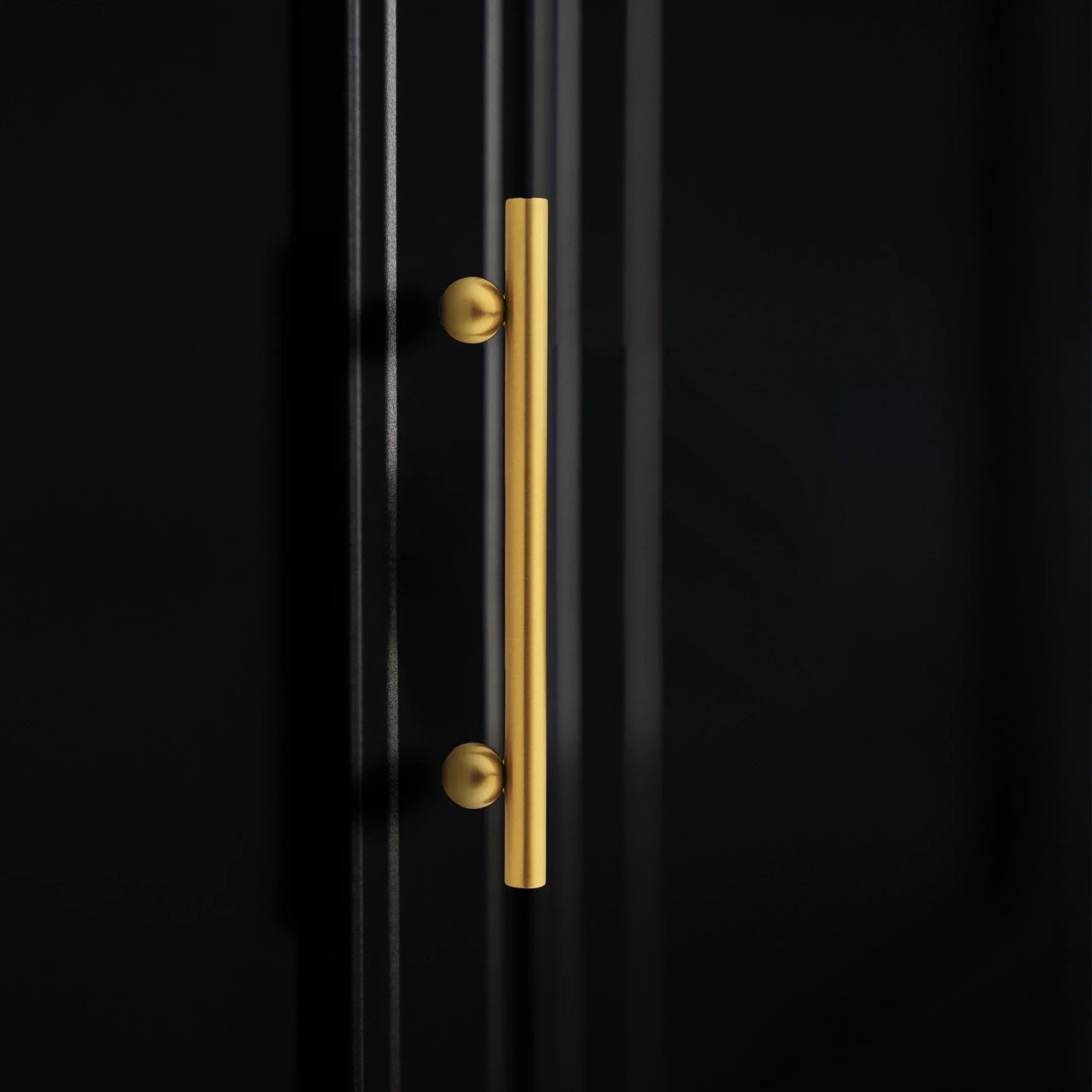 Mantara Elowen Handle B-0057 is a modern brushed brass handle in gold, ideal for cabinets, wardrobes, and kitchens.