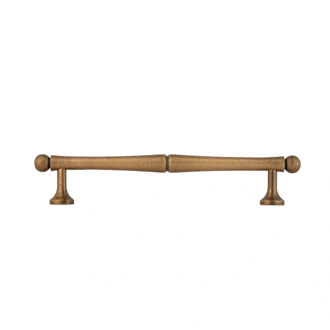 Mantara Giselle Handle B-0069 is a modern brushed brass handle in bronze, ideal for cupboards and kitchens.