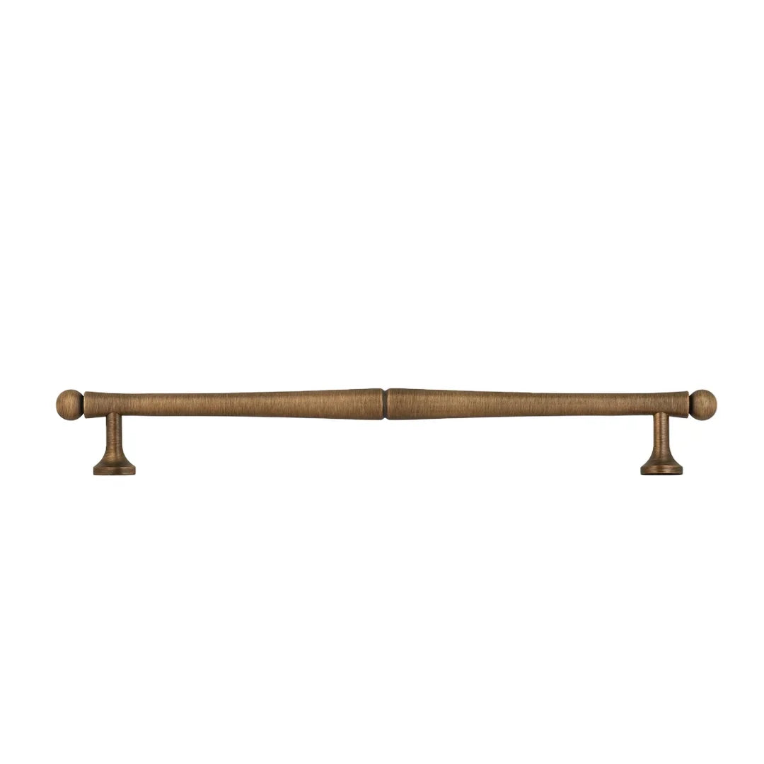 Mantara Giselle Handle B-0069 is a modern brushed brass handle in bronze, ideal for cupboards and kitchens.
