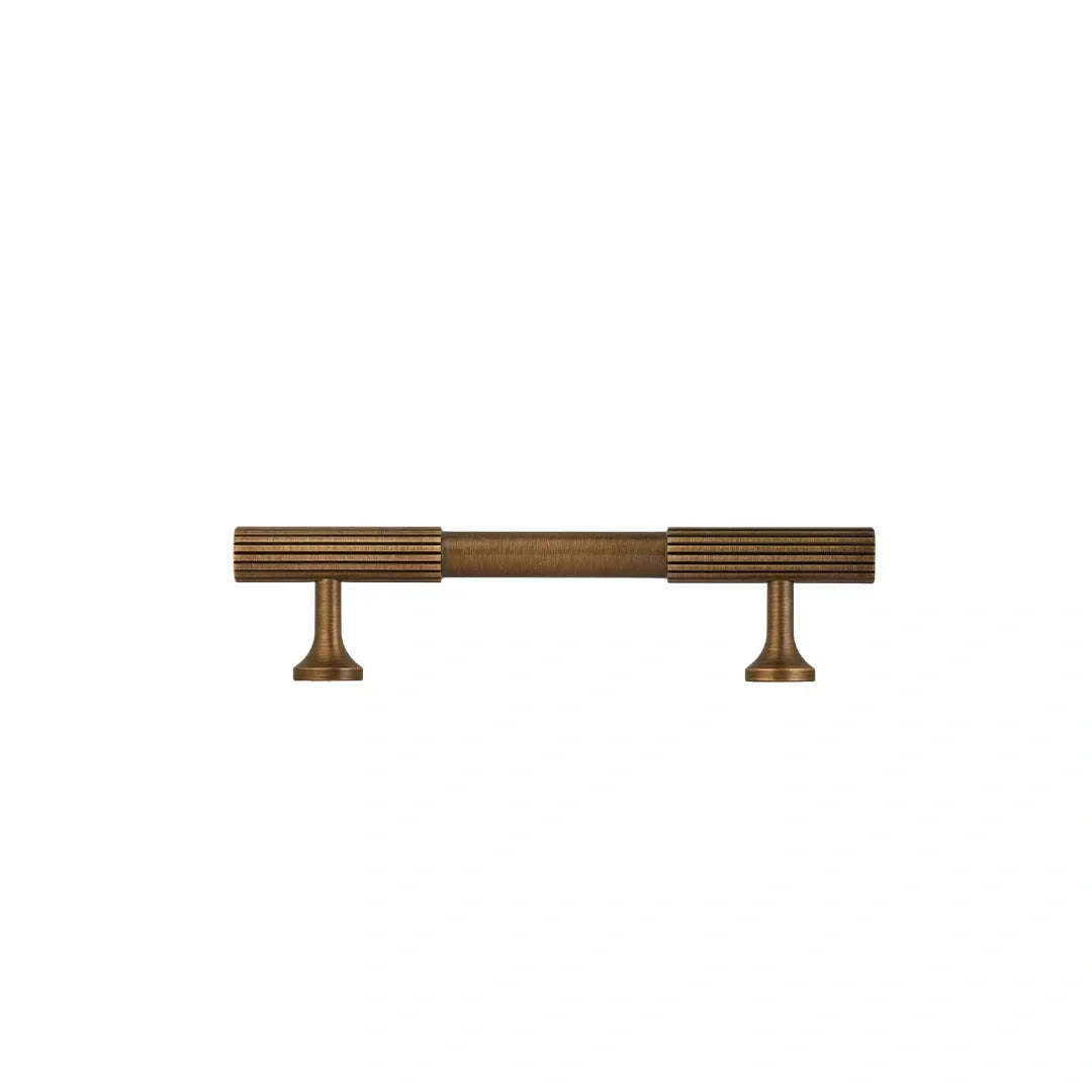 The Mantara B-0051 Oro Knob is a modern brass knob in polished gold and bronze, perfect for doors, drawers, and cabinets.