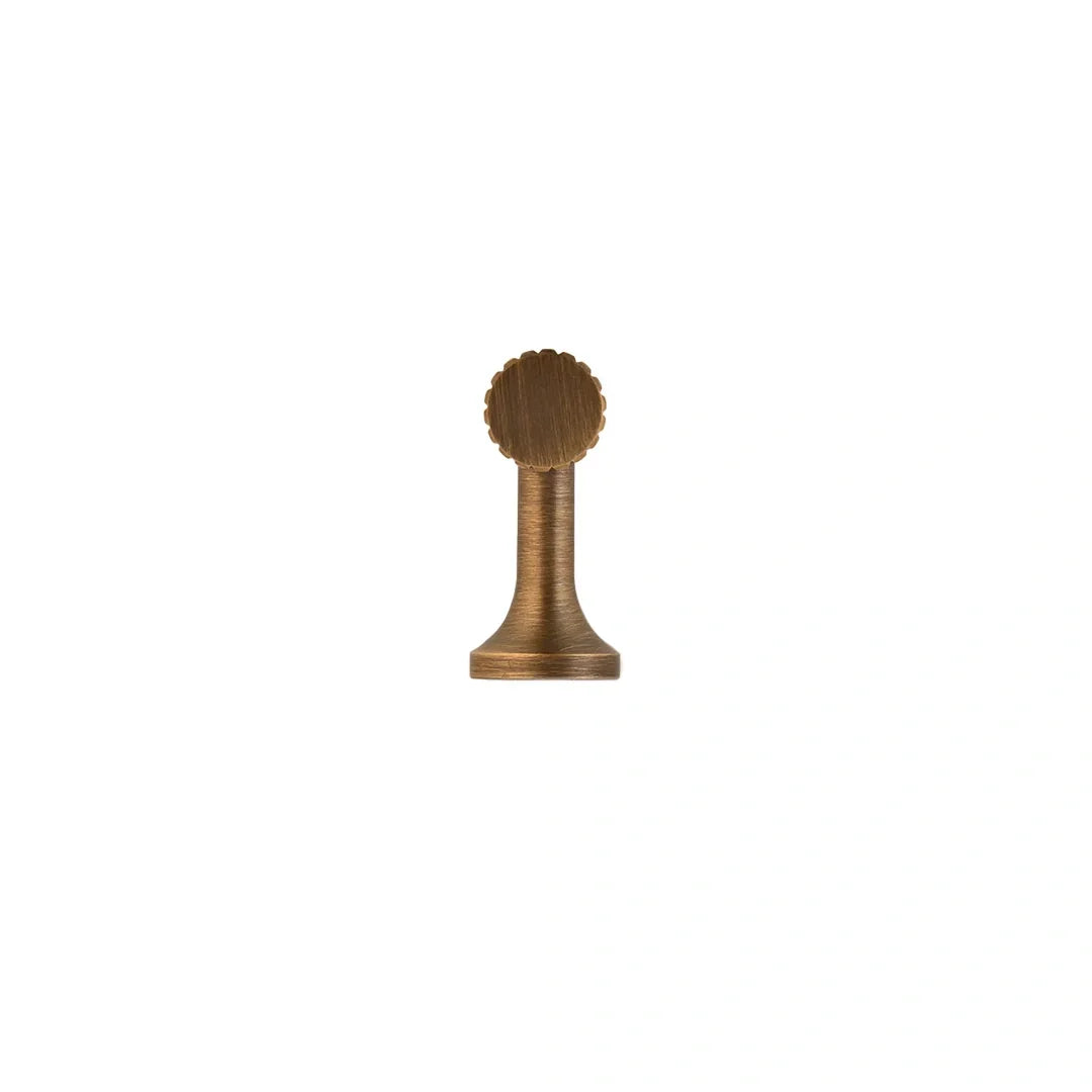 The Mantara B-0051 Oro Knob is a modern brass knob in polished gold and bronze, perfect for doors, drawers, and cabinets.