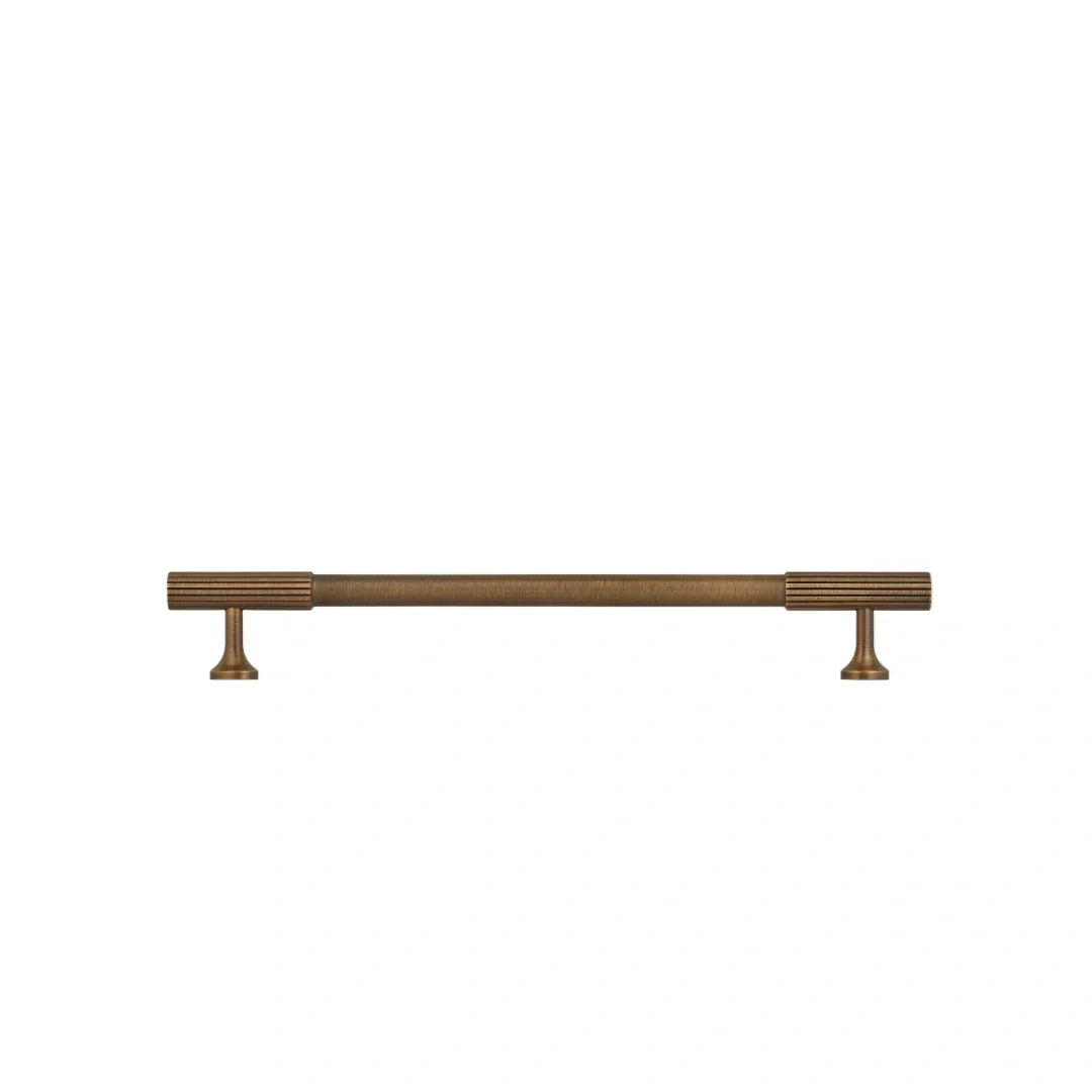 The Mantara B-0051 Oro Knob is a modern brass knob in polished gold and bronze, perfect for doors, drawers, and cabinets.