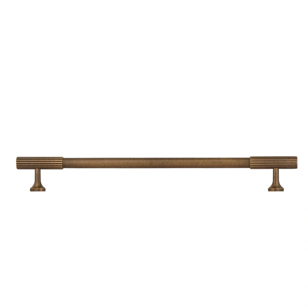The Mantara B-0051 Oro Knob is a modern brass knob in polished gold and bronze, perfect for doors, drawers, and cabinets.