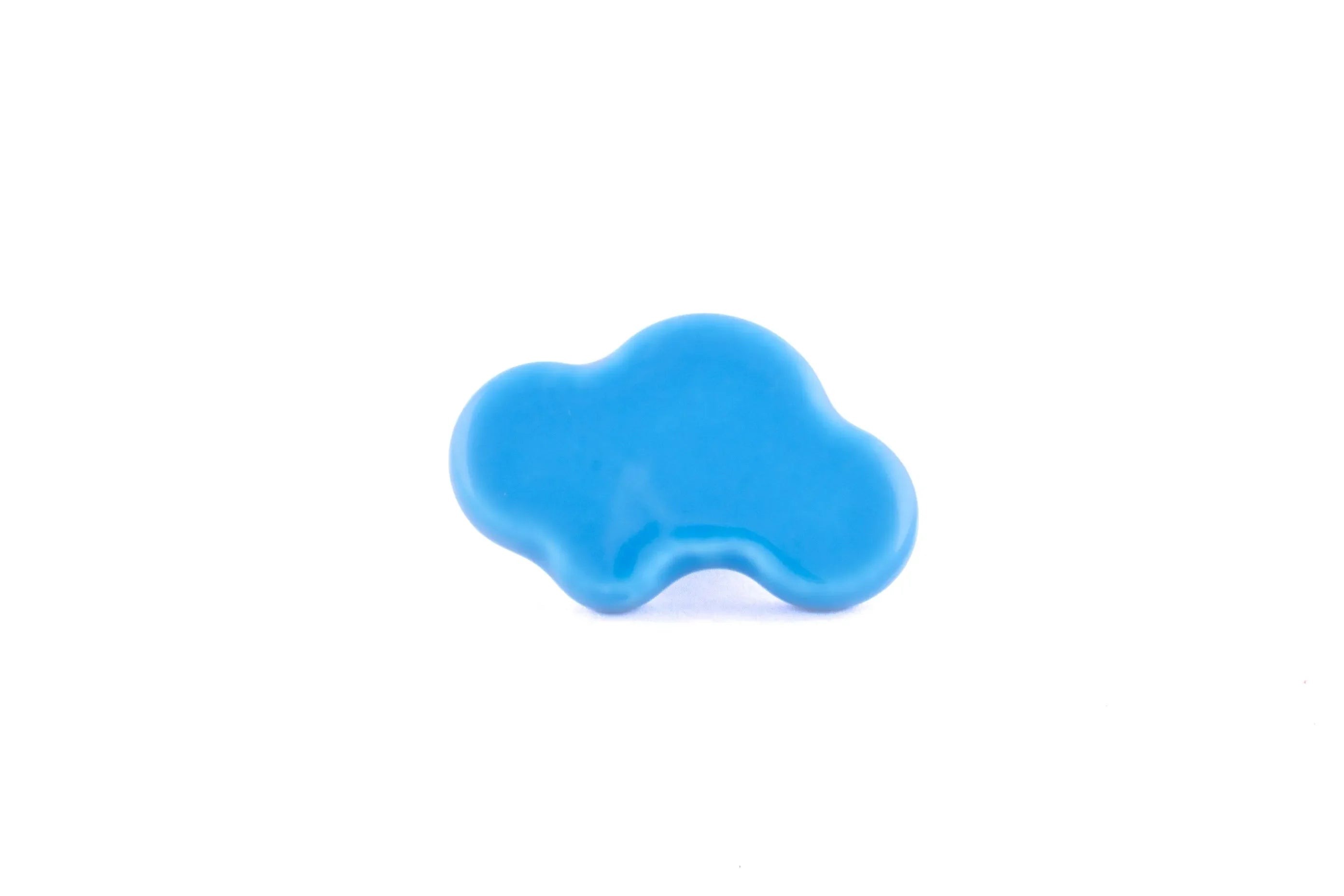 The Mantara CR-0003 Cloud Knob is a modern ceramic knob in blue with a polished finish, ideal for drawers, cabinets, and wardrobes.