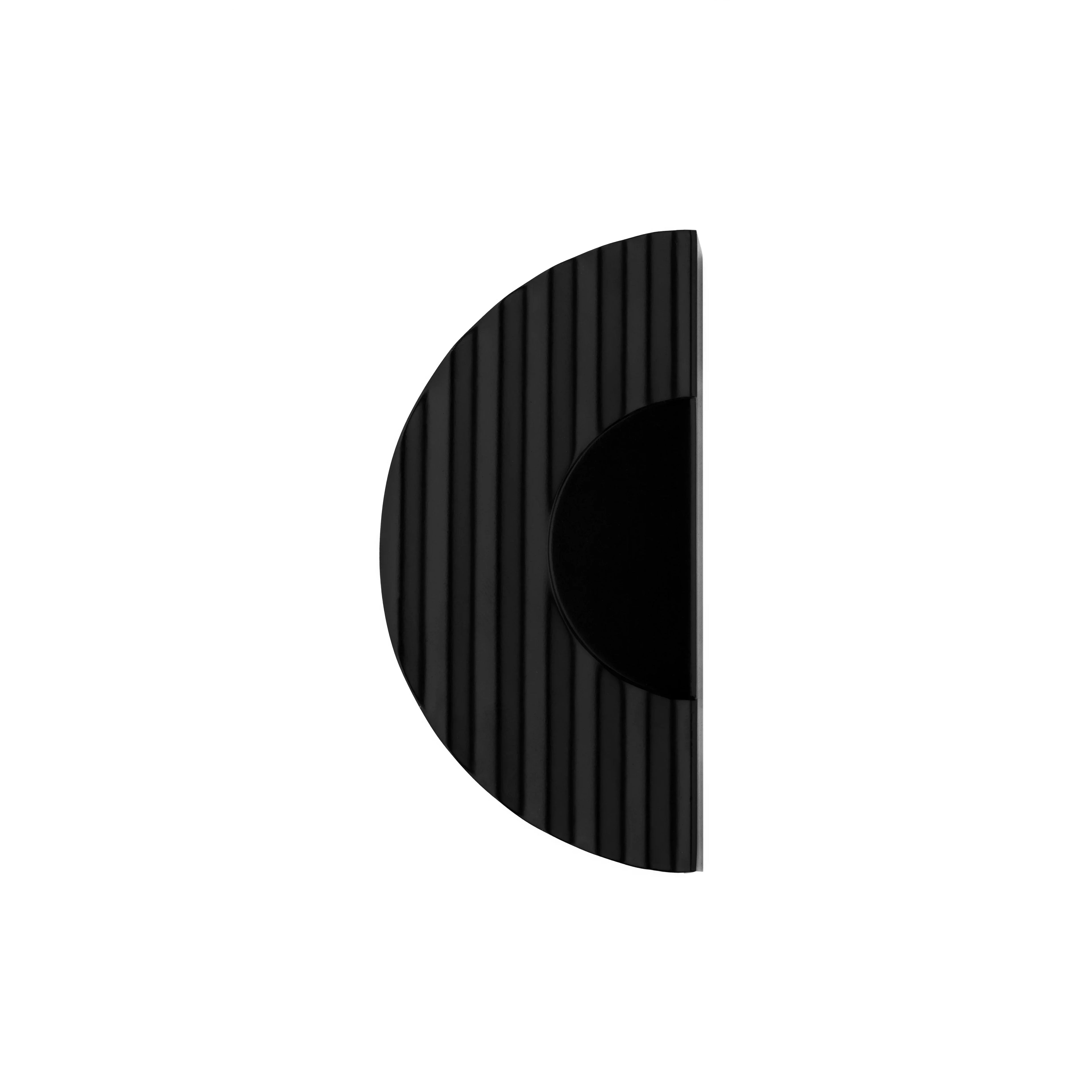Mantara Lunette Pull Knob Z-0006 is a modern zinc knob in matte black ideal for wardrobes, doors, and kitchens.