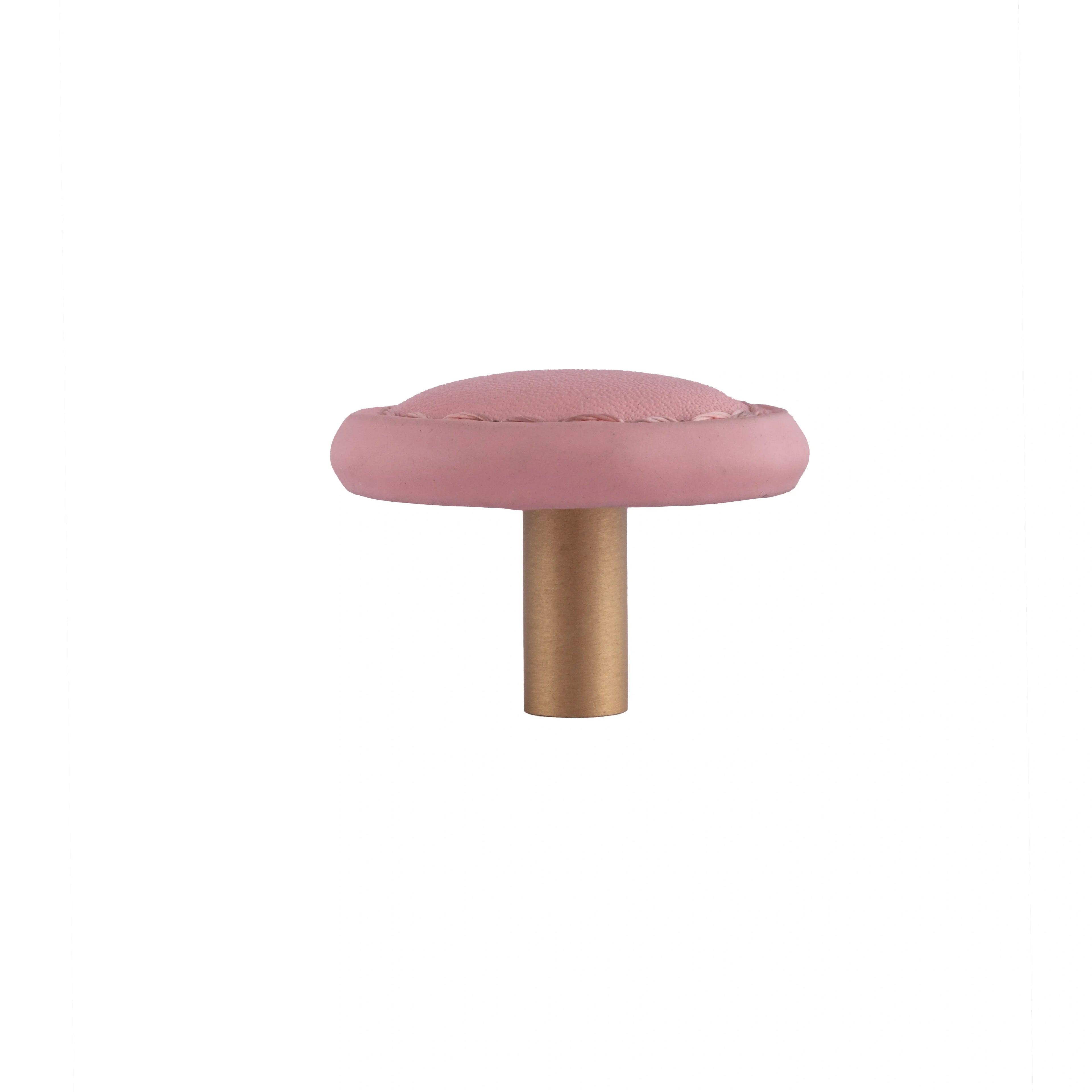 The Mantara L-0008 Sofia Round Knob is a modern leather knob in pink, ideal for cabinets and wardrobes.