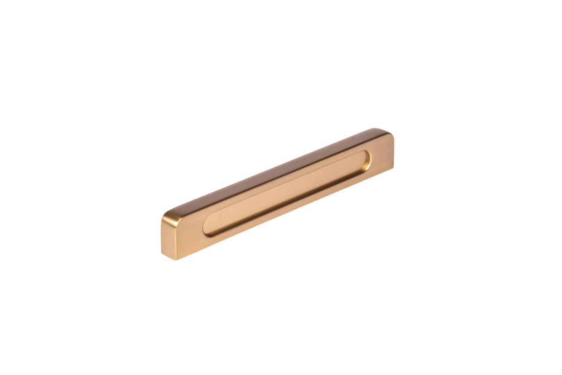 Mantara Eva Handle Z-0034 is a modern zinc handle in brushed gold finish, ideal for kitchen and dresser drawers.