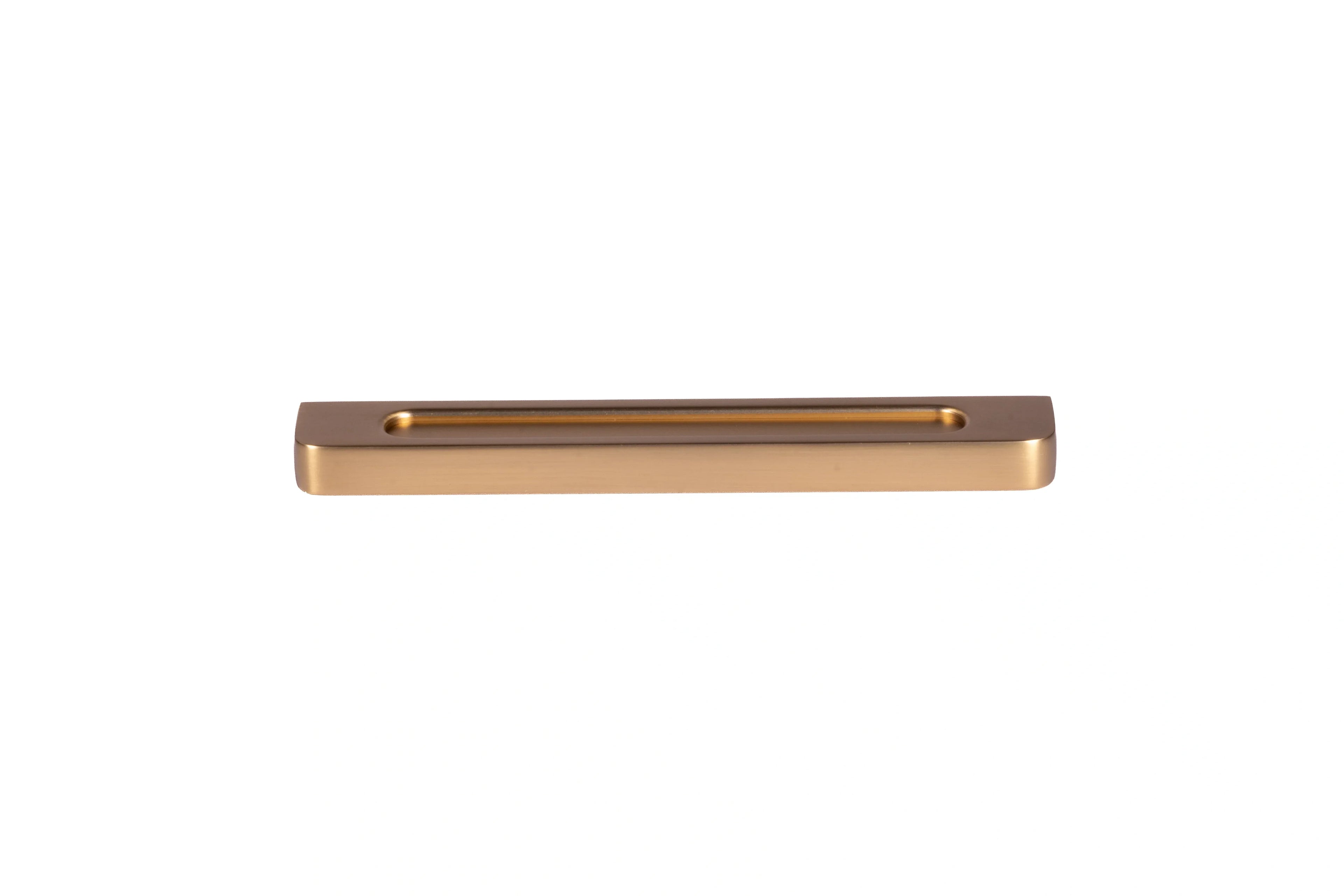 Mantara Eva Handle Z-0034 is a modern zinc handle in brushed gold finish, ideal for kitchen and dresser drawers.