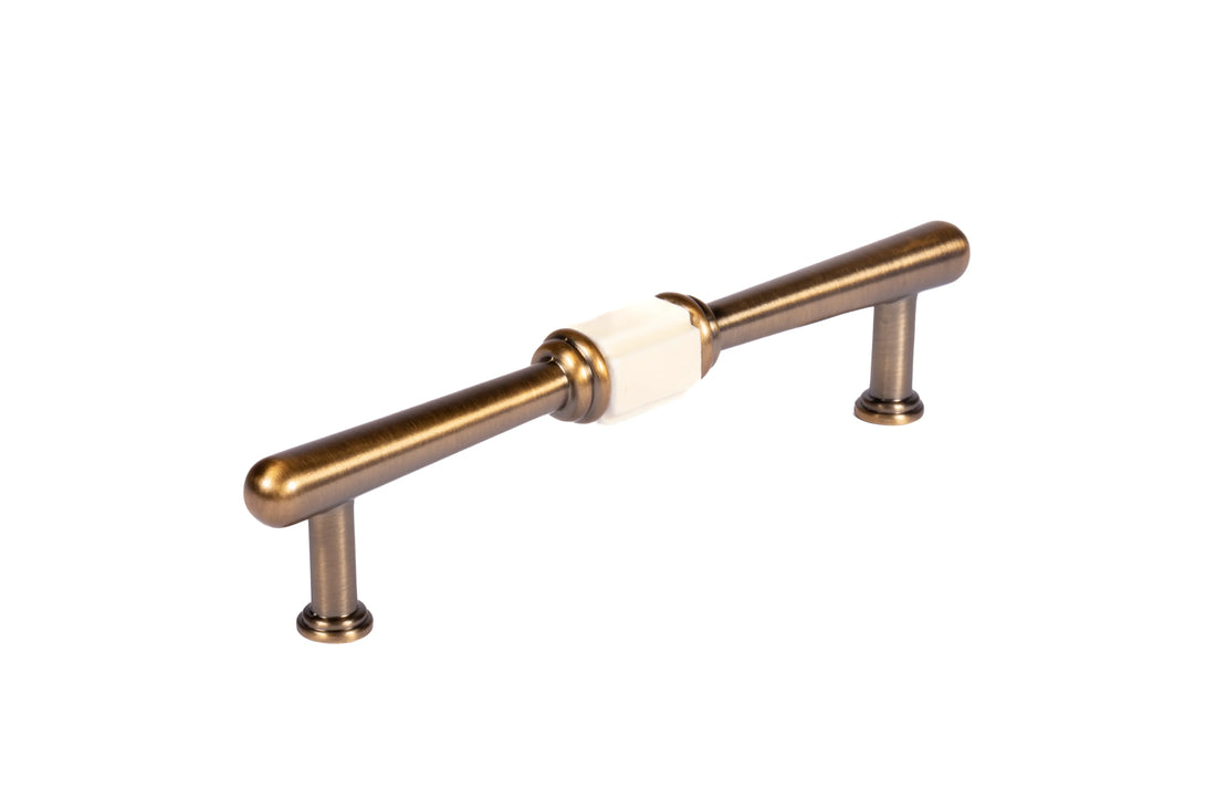 Mantara Clara Handle Z-0036 is a modern zinc alloy handle in antique gold finish, ideal for kitchen and dresser drawers.
