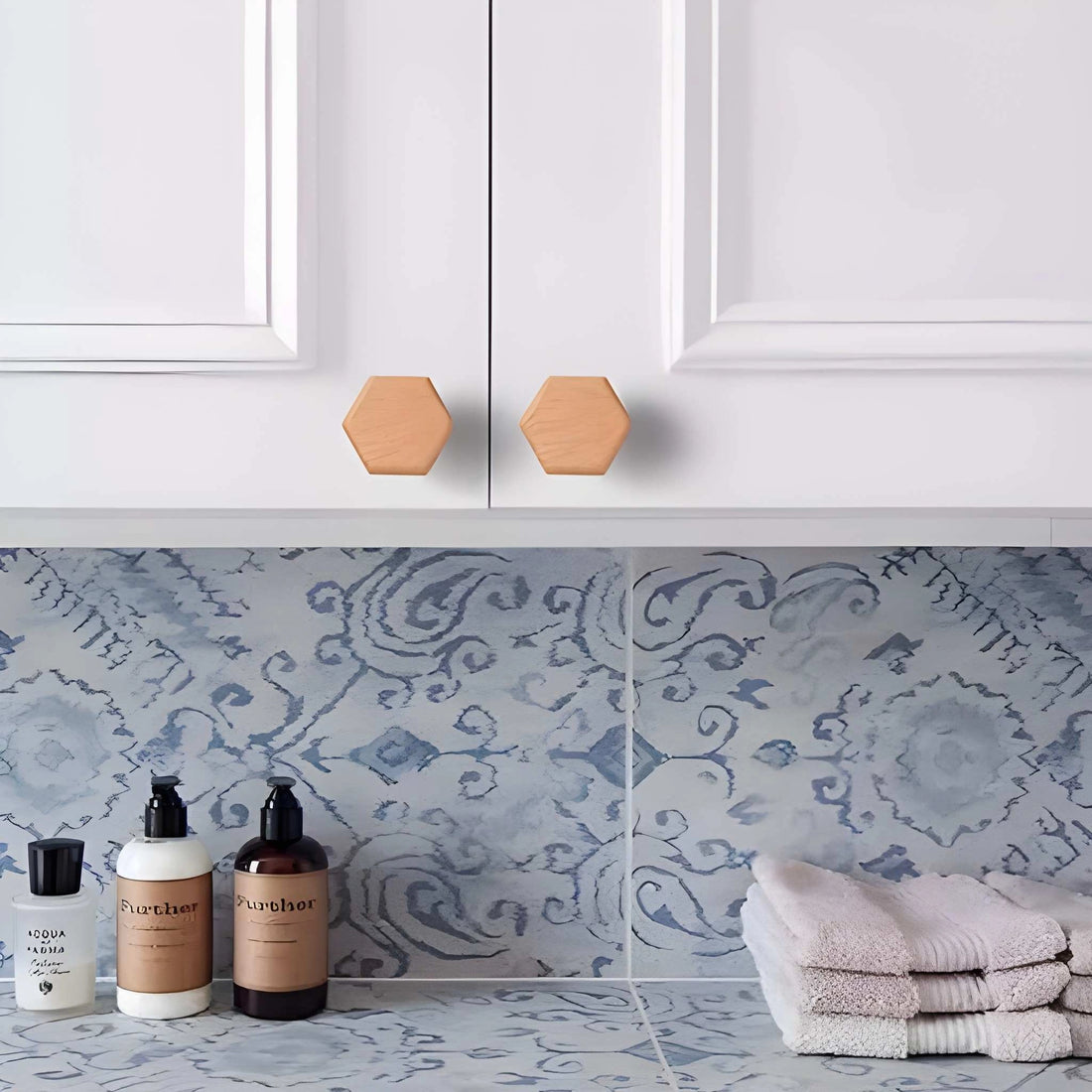 Mantara Thorne Knob W-0056 is a modern beech wood knob with brushed finish, ideal for kitchen and dresser drawers.