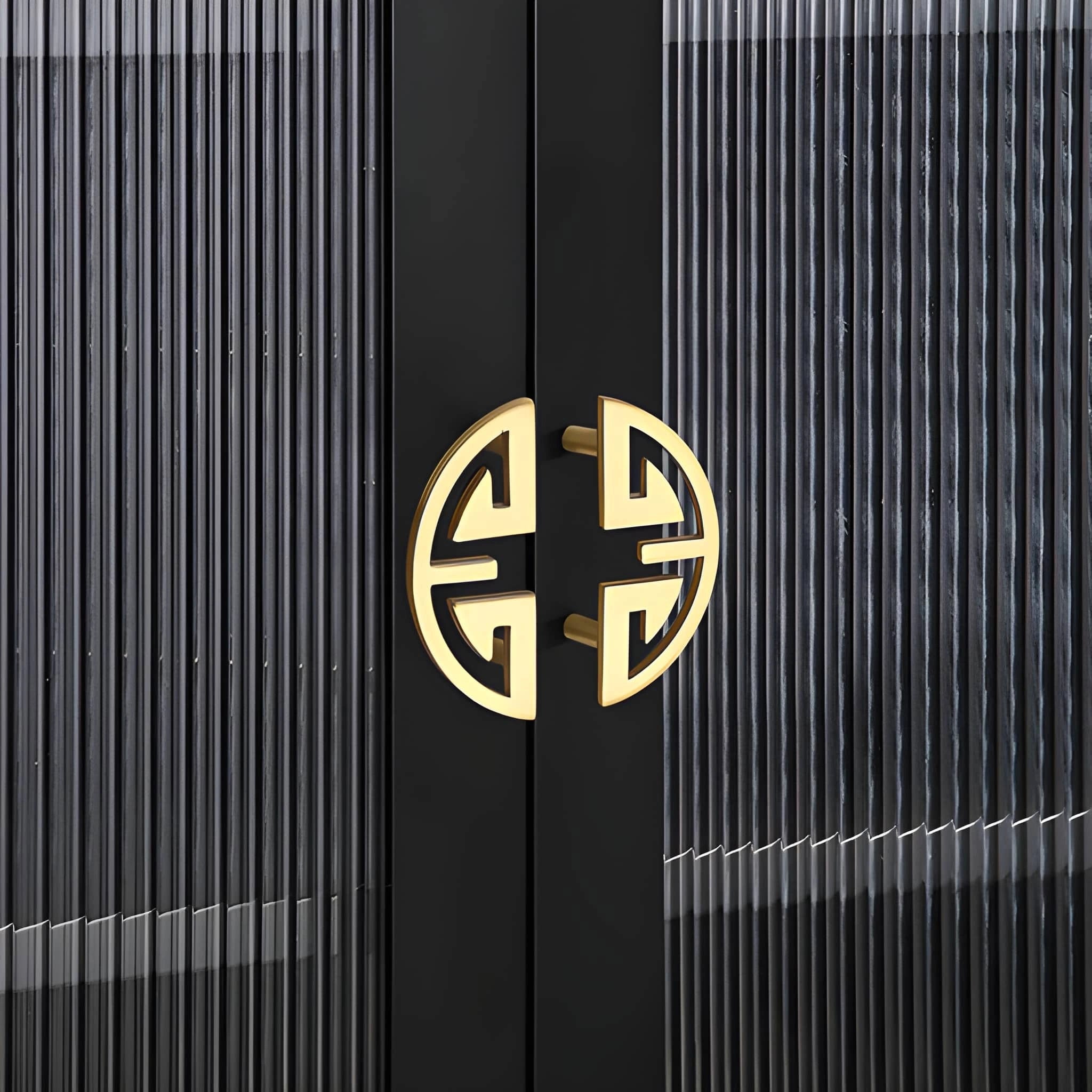 The Mantara B-0026 Toltec Handle is a modern brushed brass handle in gold, perfect for doors, wardrobes, furniture, and drawers.
