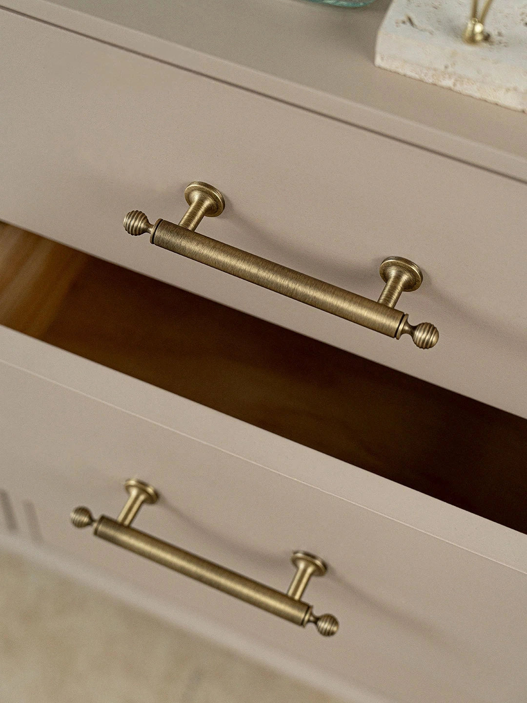Aureate Handle