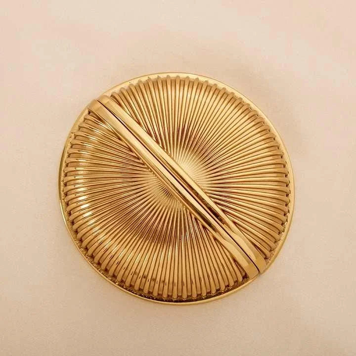 The Odette Handle by Mantara B-0107 is a polished brass handle in gold, perfect for drawers, cupboards, and kitchens.