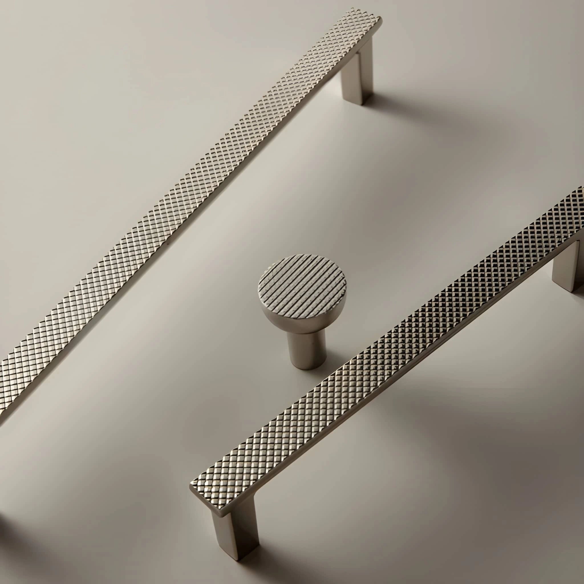 Mantara Luren Knob and Handle Z-0042 polished zinc handle in chrome finish for kitchen and dresser drawers.