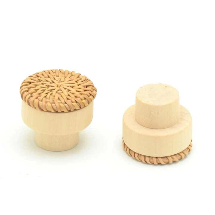 Mantara Wickerly Knob W-0043 is a modern beech wood knob, ideal for kitchen drawers, dresser drawers.