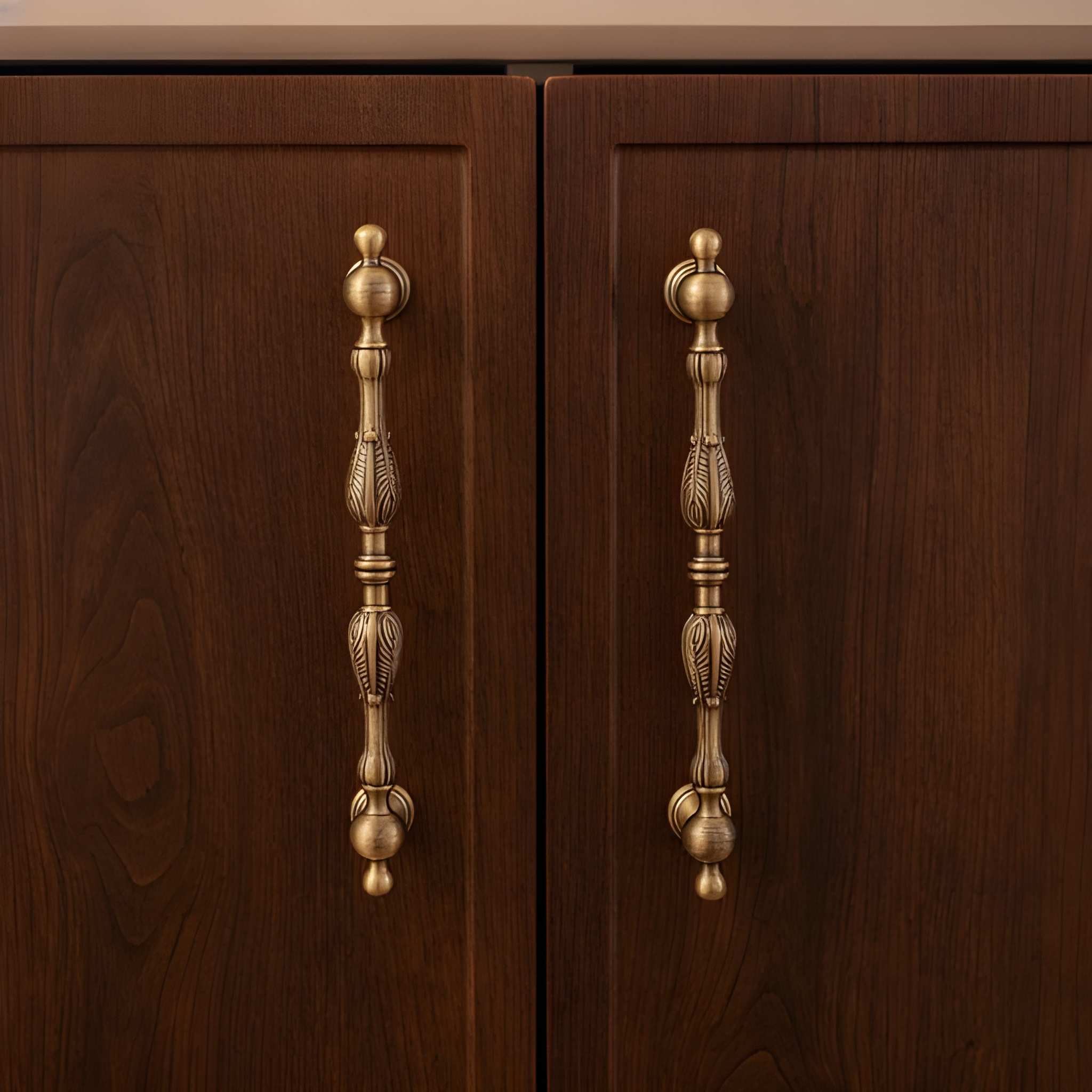 Tarin Handle B-0162 modern brass cabinet handle set, bronze brushed finish, multiple sizes 67mm to 200mm, ideal for kitchen drawers & wardrobes by Mantara