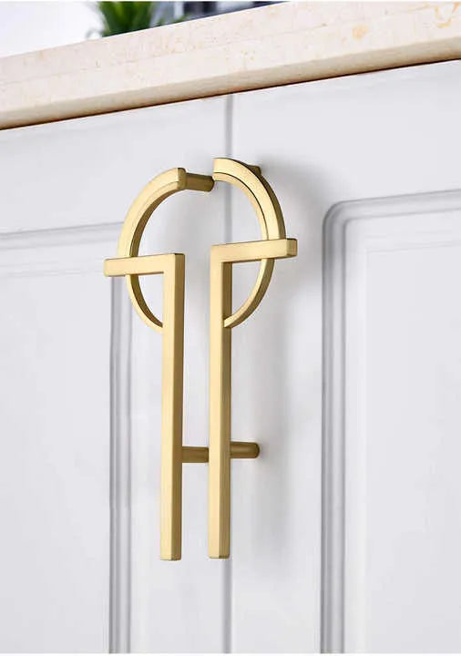 Mantara Contour Handle Pair Z-0008 is a modern zinc alloy handle in matte gold, ideal for doors and cupboards.
