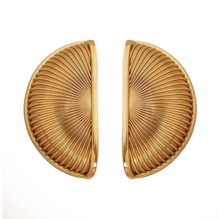 The Odette Handle by Mantara B-0107 is a polished brass handle in gold, perfect for drawers, cupboards, and kitchens.