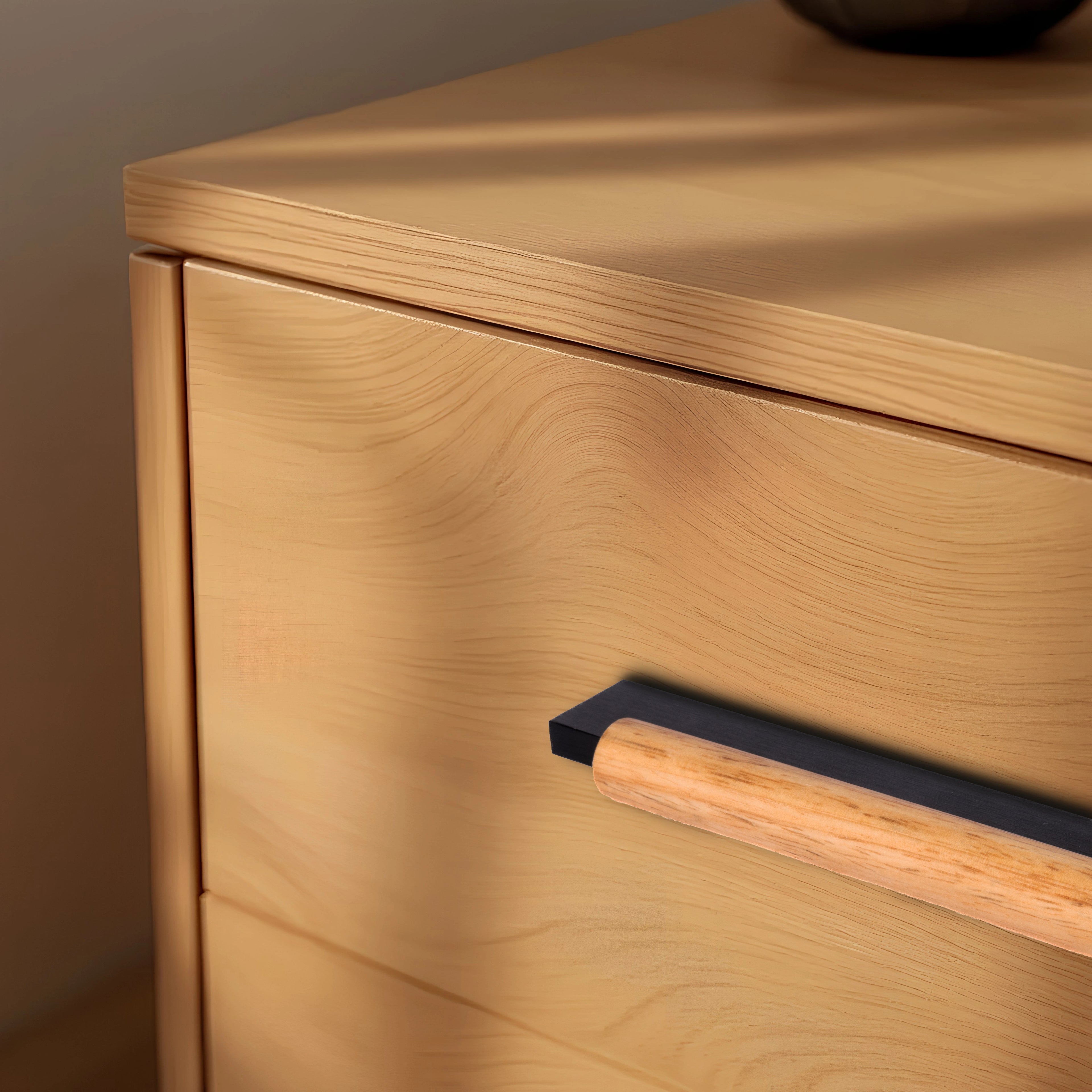 Mantara Oakley Handle W-0033 is a modern zinc alloy and beech wood handle in black, ideal for kitchen and dresser drawers.