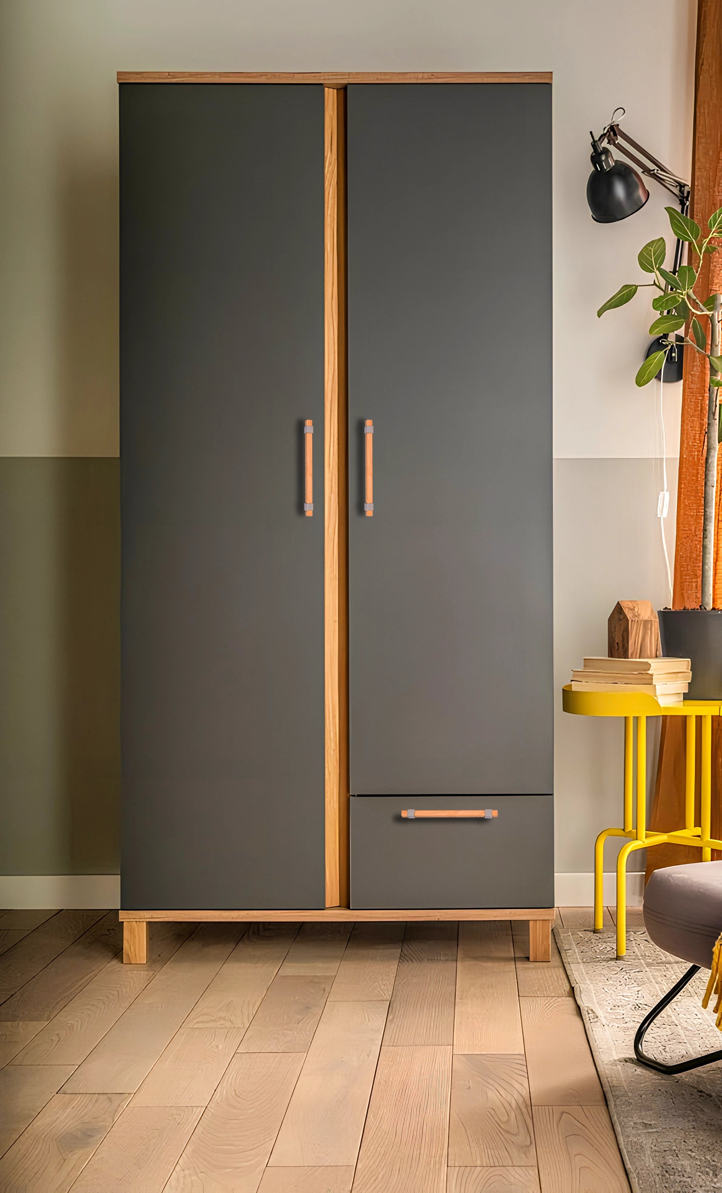 Mantara Lorien Handle W-0028 is a modern zinc and beech wood handle in silver ideal for kitchen and dresser drawers.
