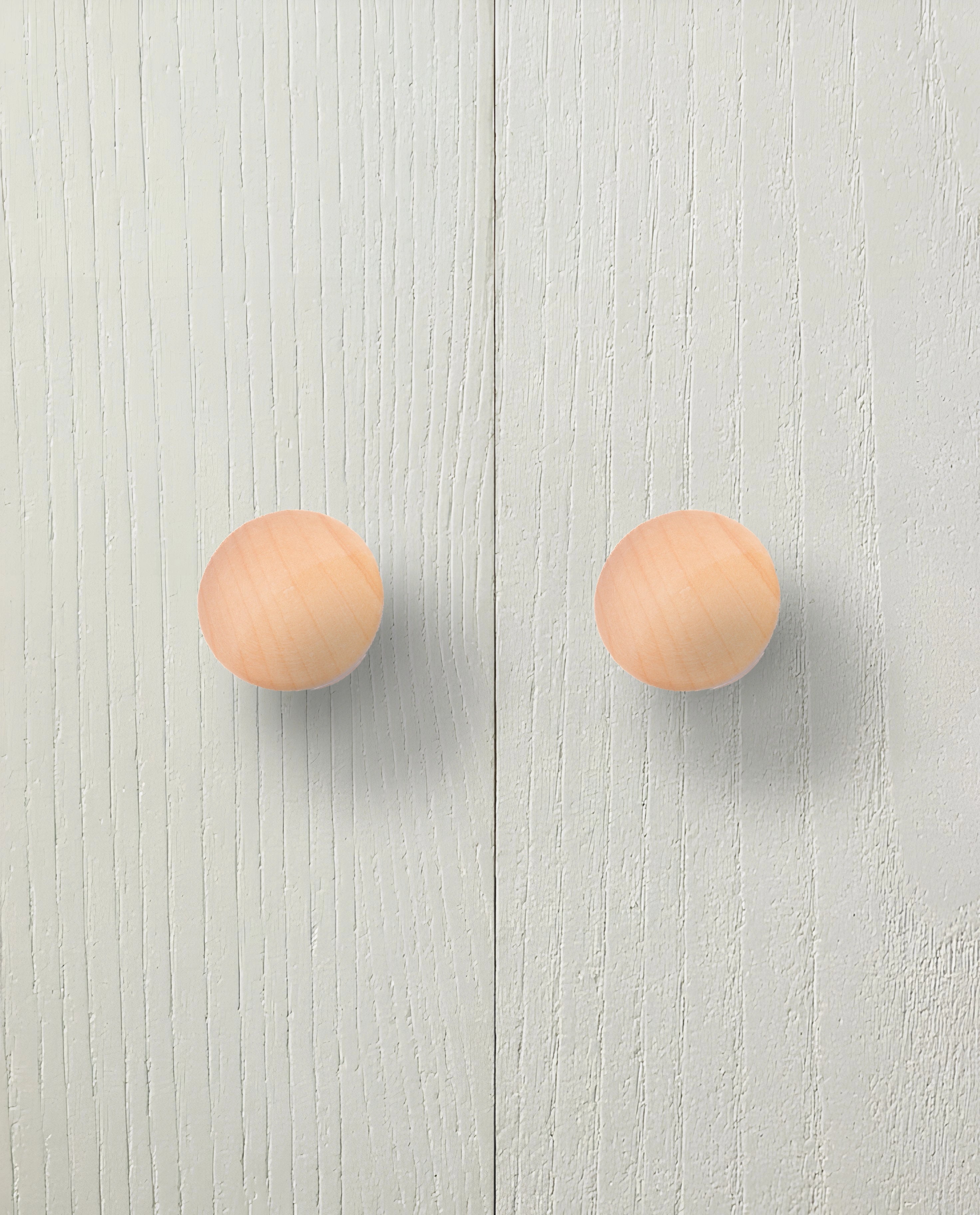 Mantara Alvara Knob W-0044 is a modern beech wood knob, ideal for kitchen drawers, dresser drawers.