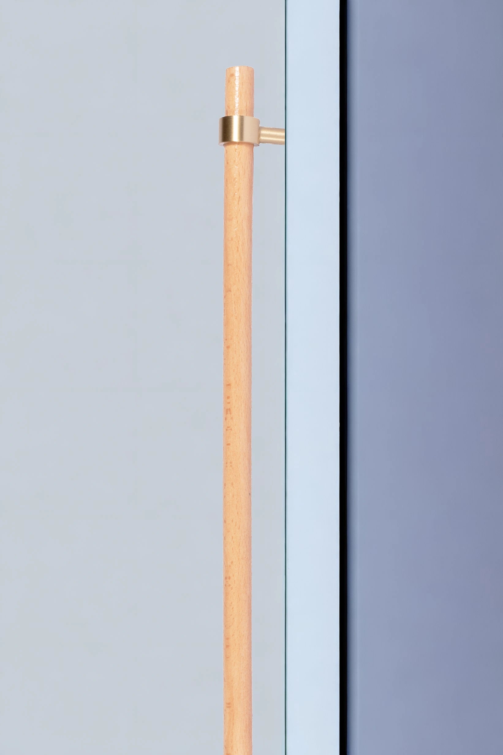 Mantara Aranya Handle W-0053 is a modern beech wood handle, ideal for kitchen drawers, dresser drawers.