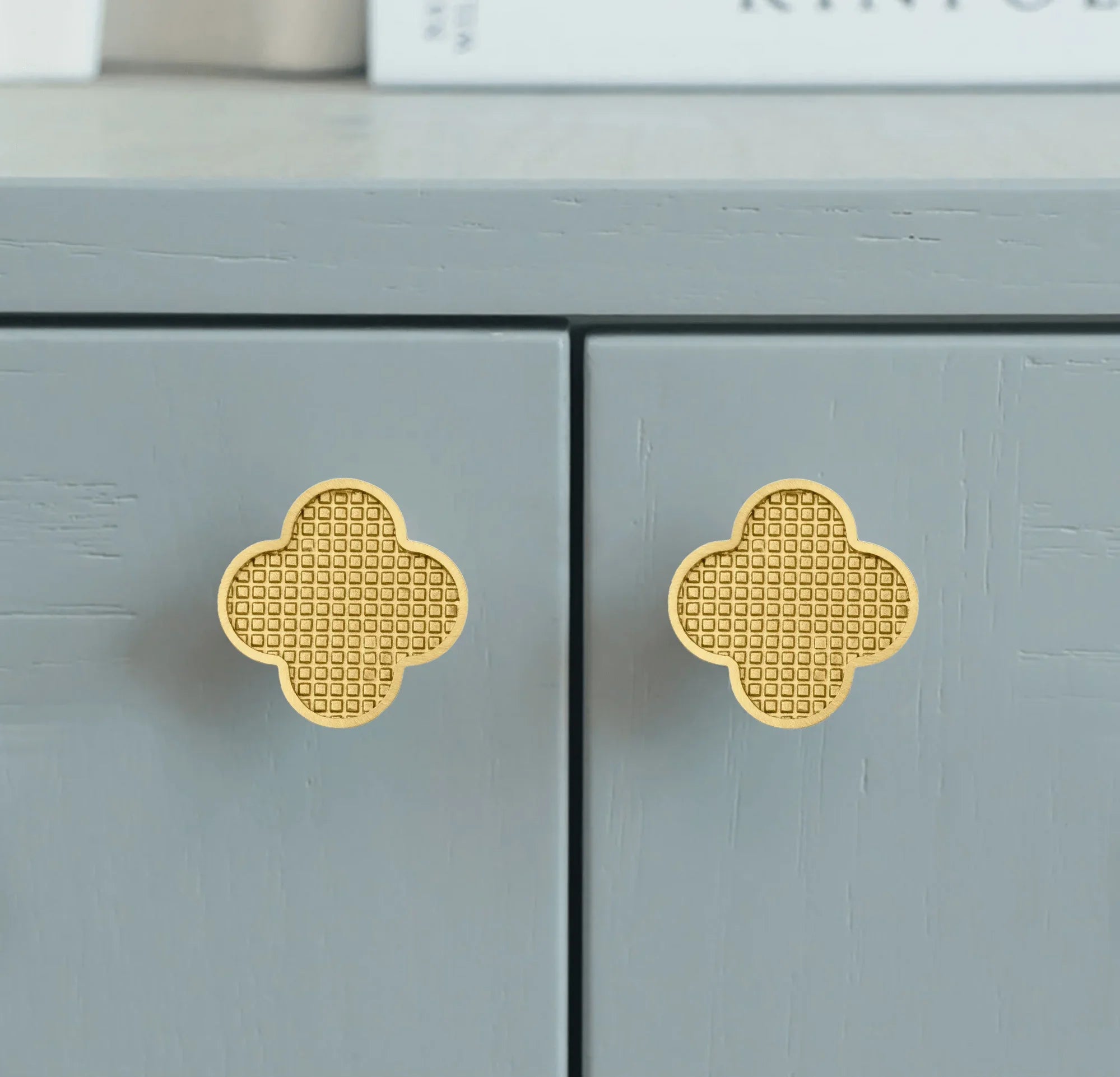 Acrylic and brass round drawer knob in lattice brass finish by Mantara for cabinets, wardrobes and kitchen drawers. Alhambra knob A-0006