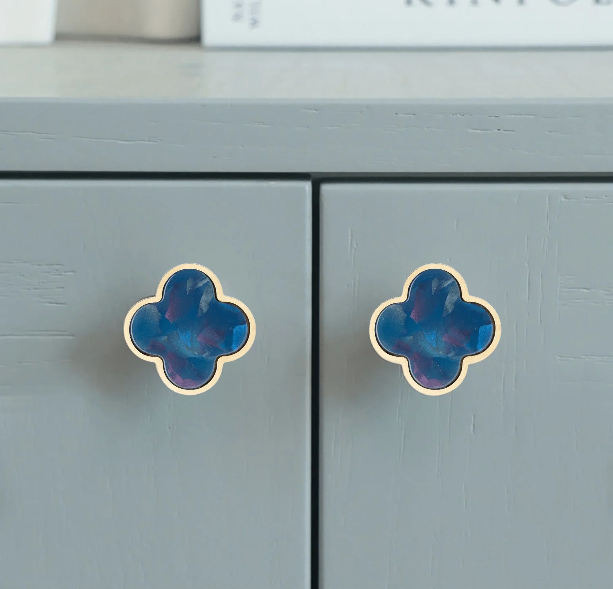 Acrylic and brass round drawer knob in blue finish by Mantara for cabinets, wardrobes and kitchen drawers. Alhambra knob A-0006