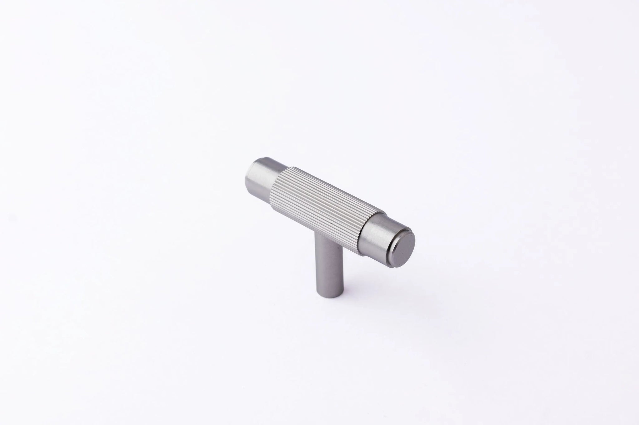 B‑0063 Apollo handle in brushed brass, available in Gold or Silver, length 164 mm with 128 mm center‑to‑center, height 35 mm, thickness 12 mm, stem 7.8 mm, ideal for kitchen cabinets, wardrobes, drawers and bedroom furniture.