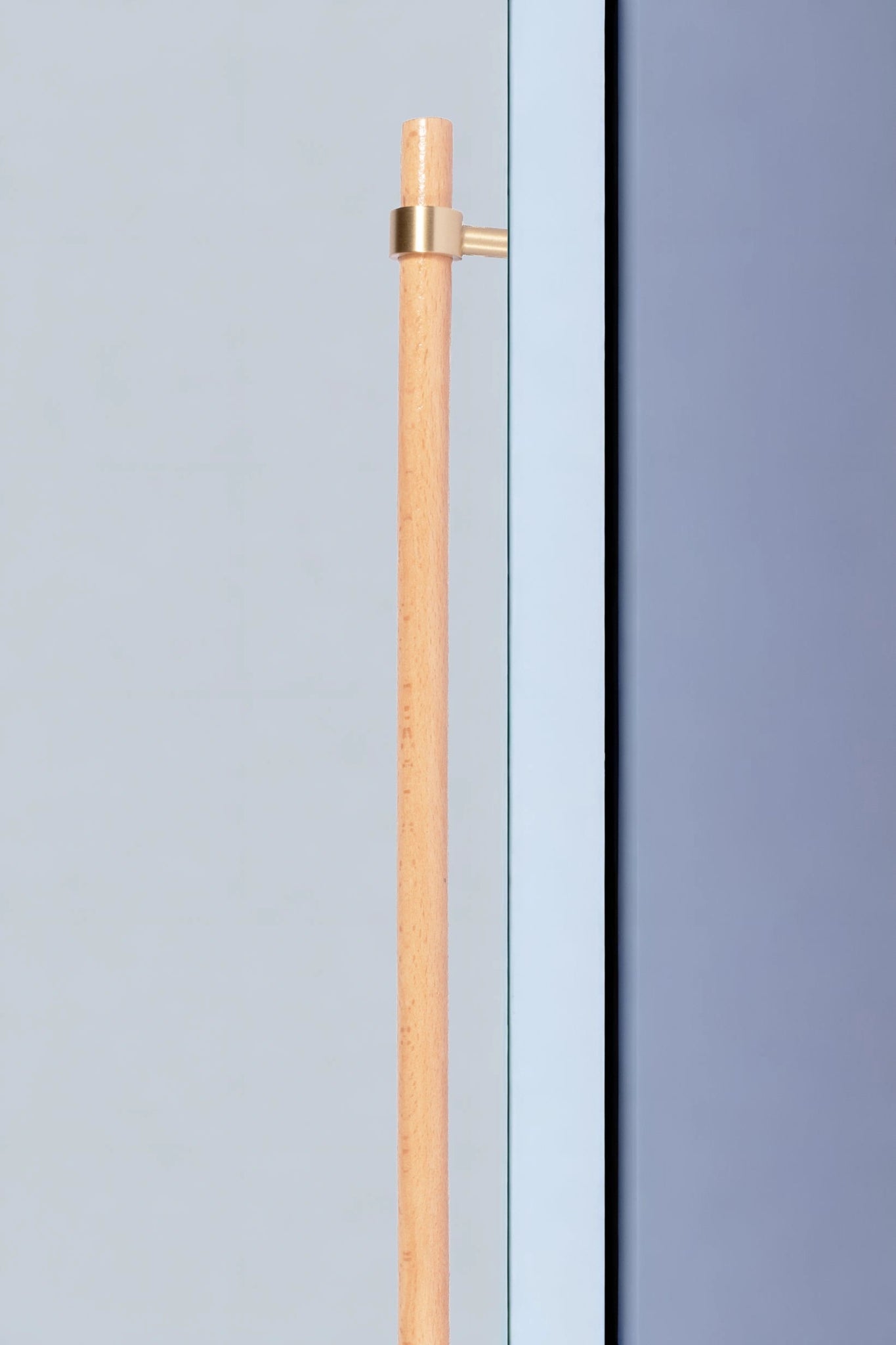 Mantara Aranya Handle W-0053 is a modern beech wood handle, ideal for kitchen drawers, dresser drawers.
